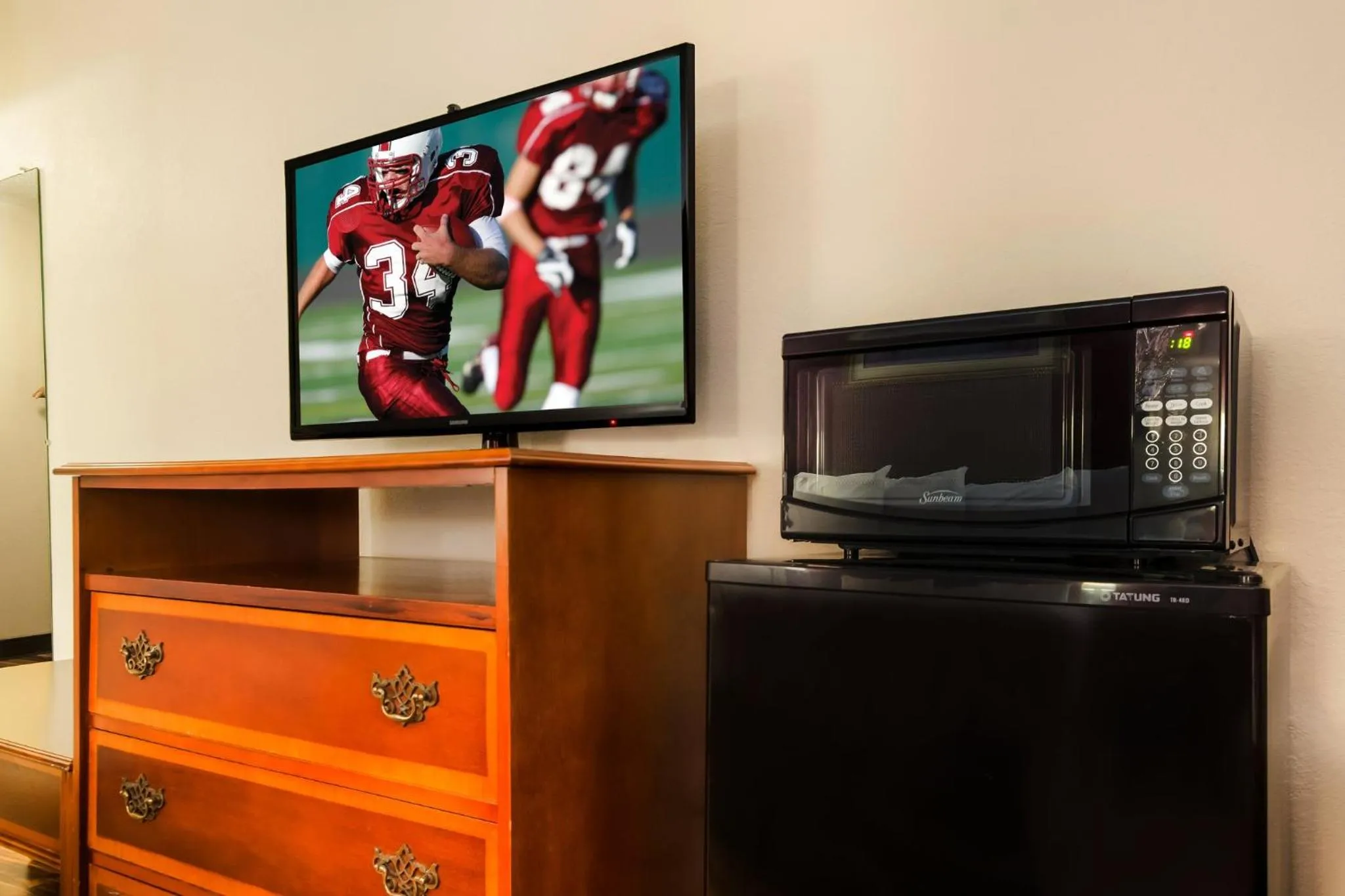 Bedroom in Red Roof Inn Winchester - Lexington East
