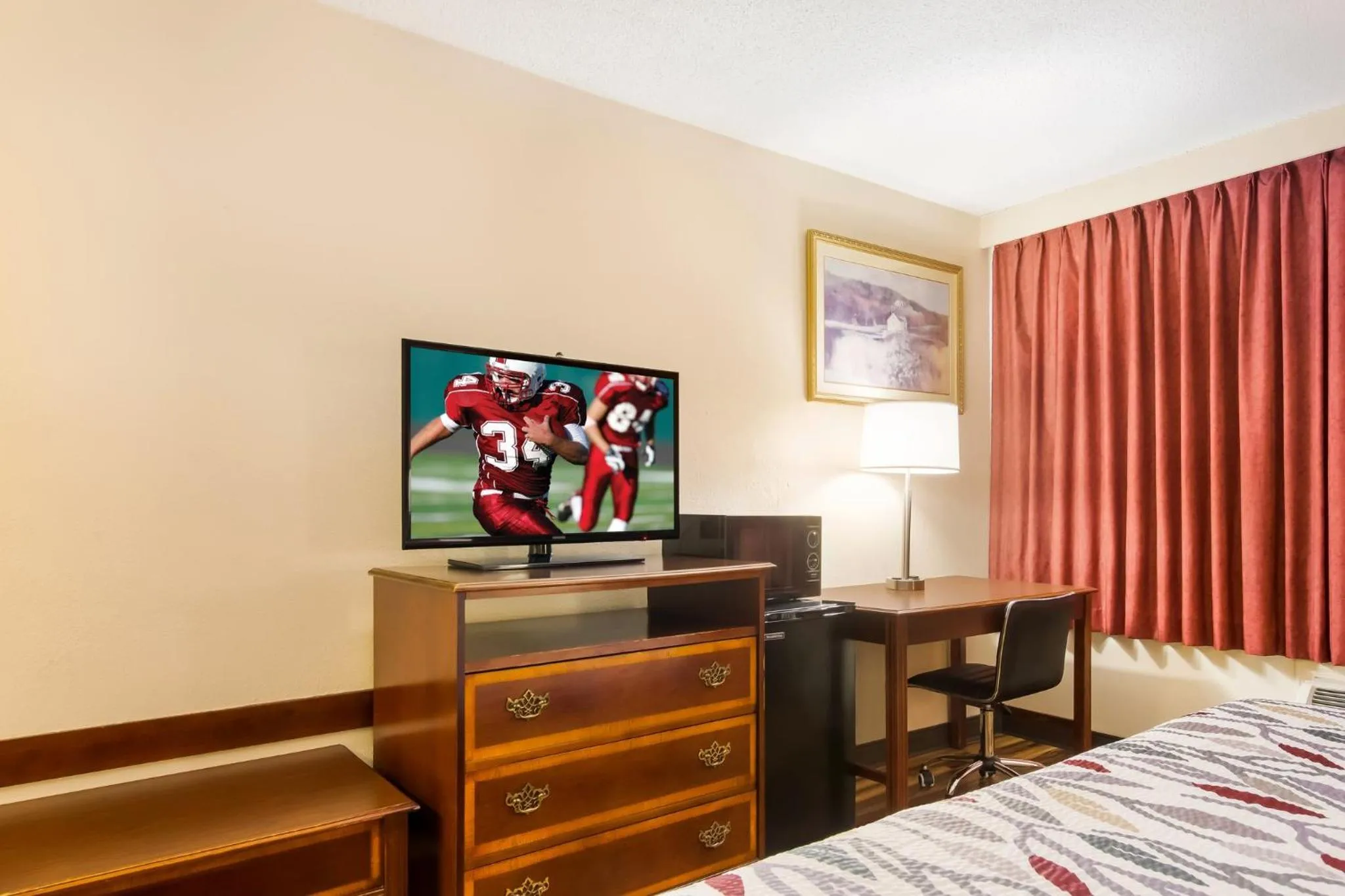 Photo of the whole room in Red Roof Inn Winchester - Lexington East