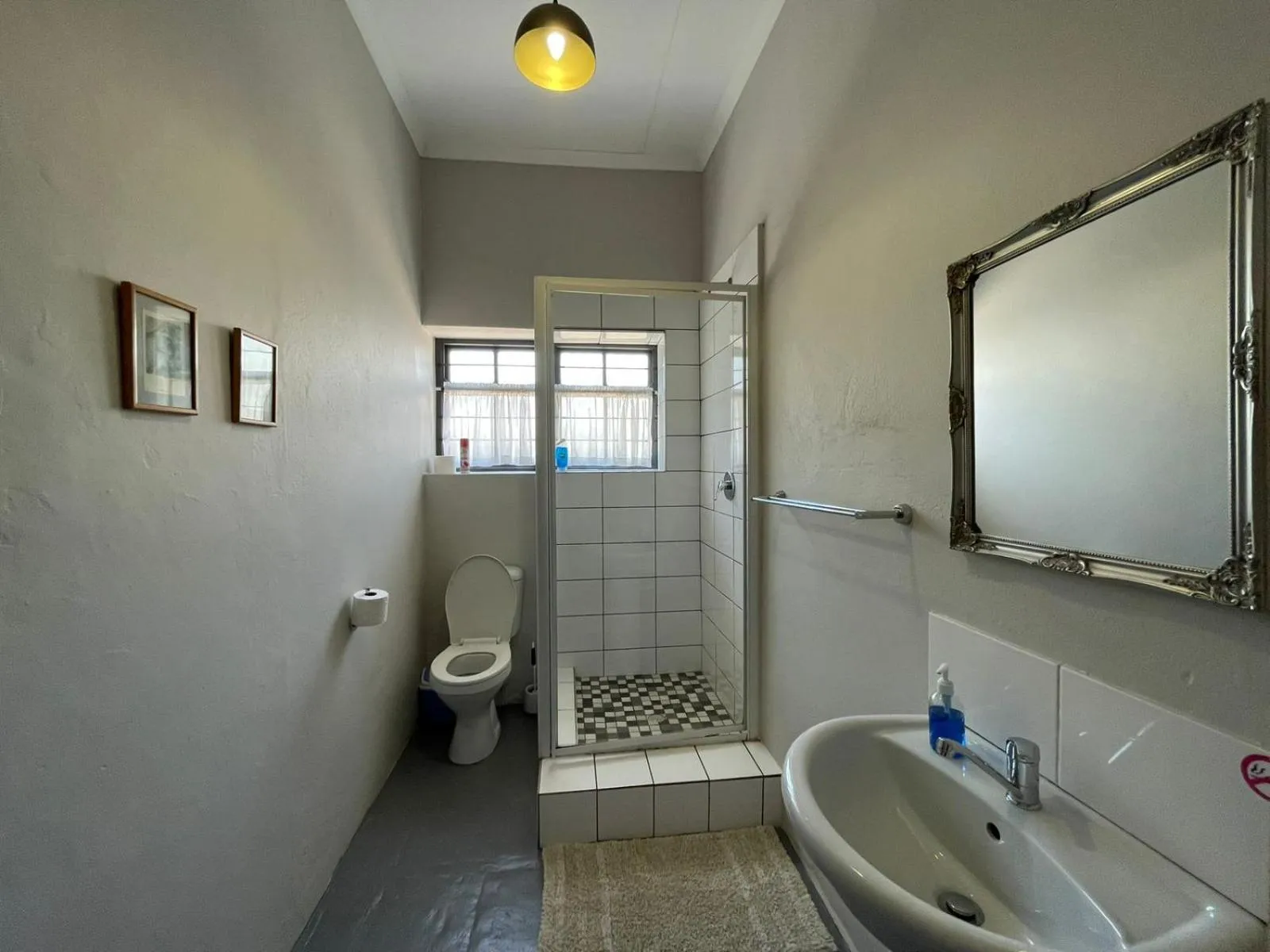 Shower in Vlettershof Guest House