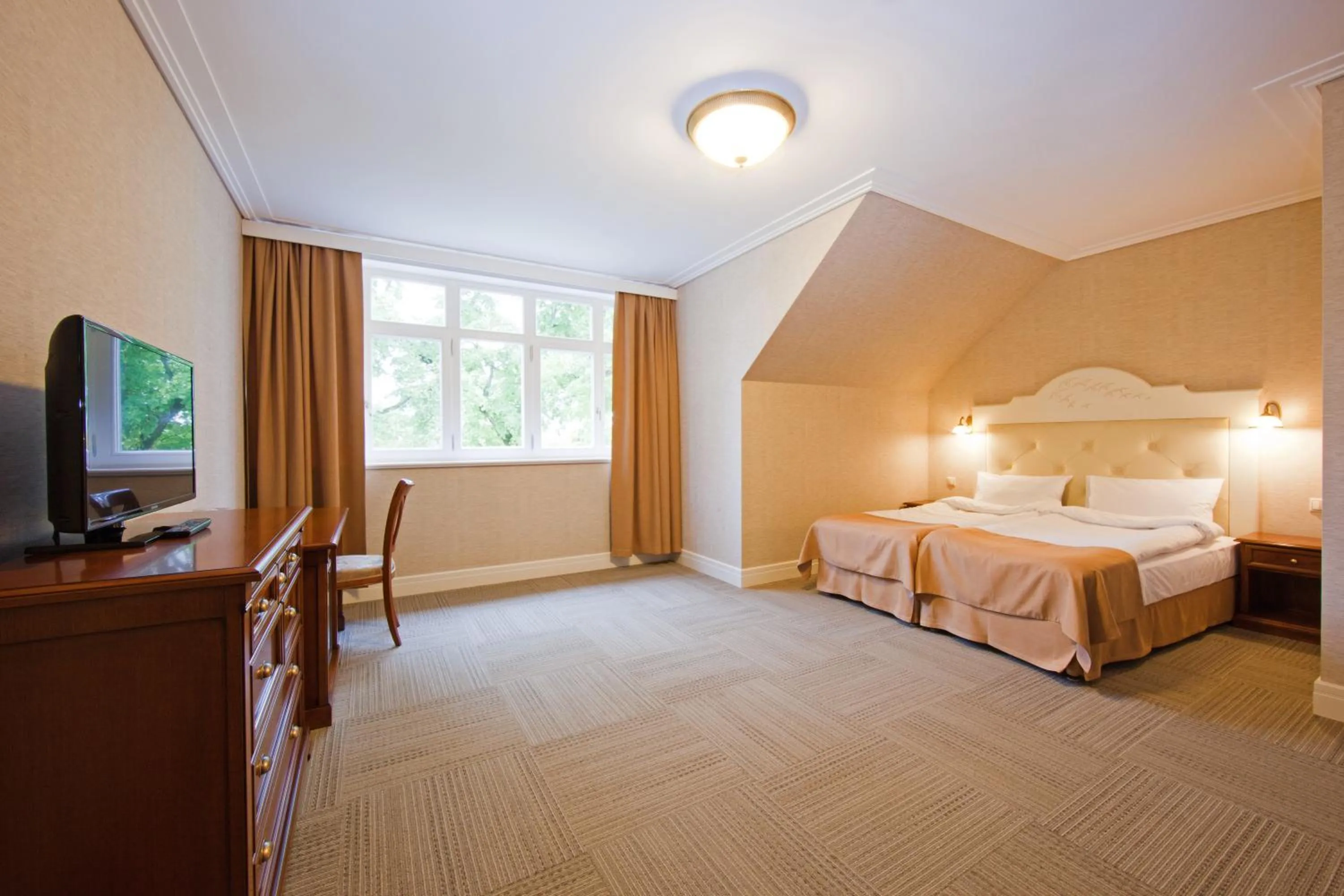 Bedroom, Bed in Skrunda Manor