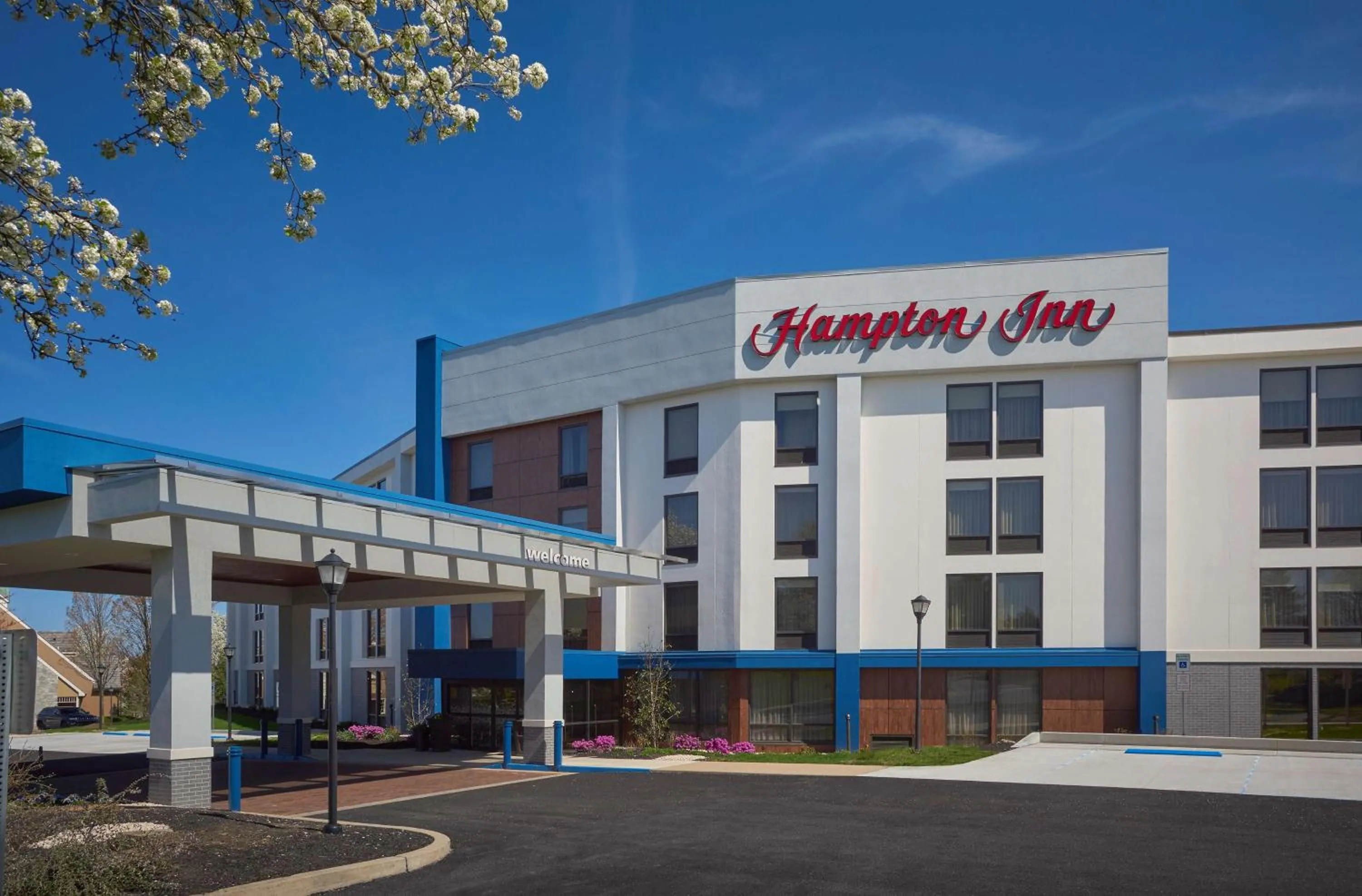 Property building in Hampton Inn Lancaster