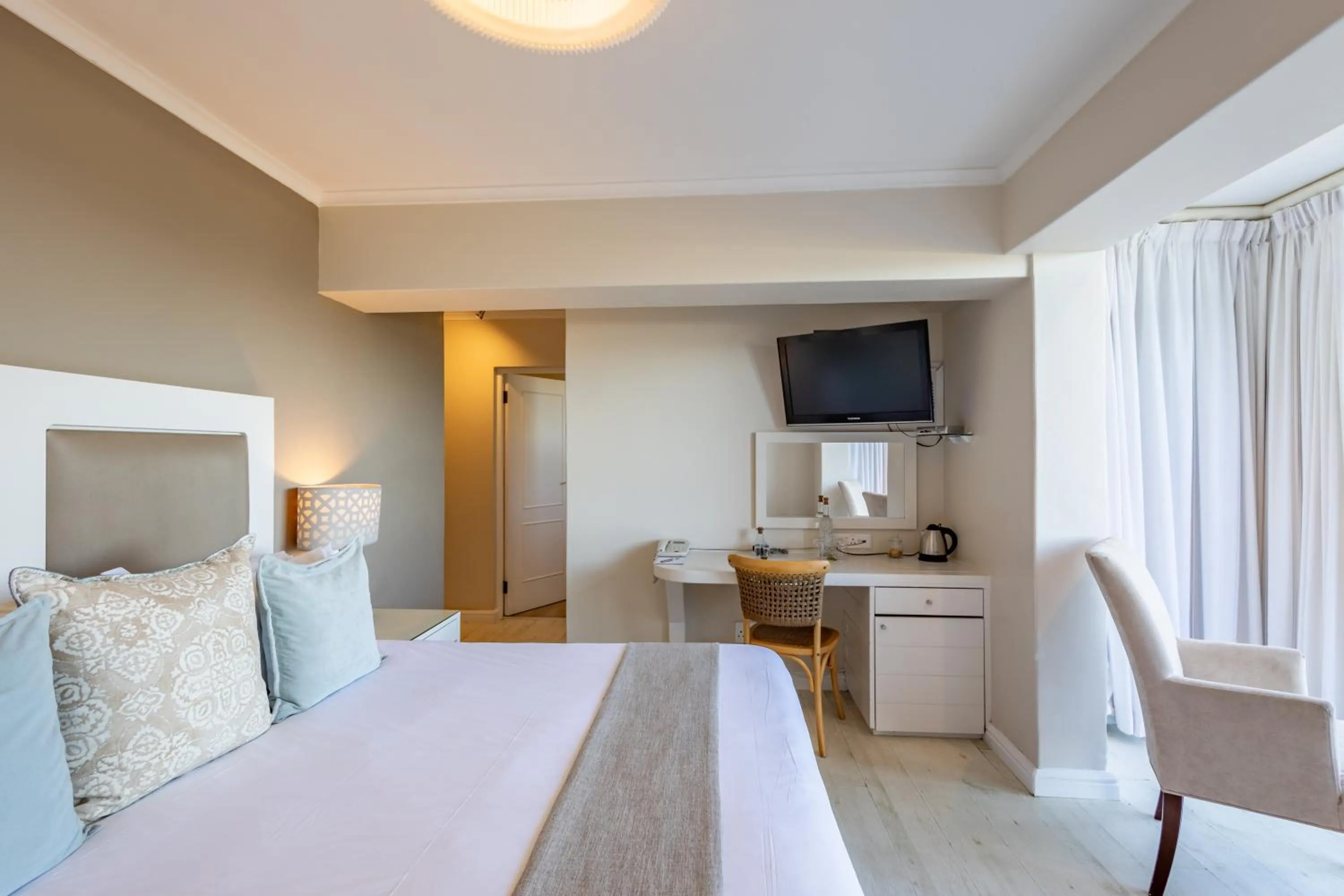 Bedroom, Bed in The Robberg Beach Lodge - Lion Roars Hotels & Lodges