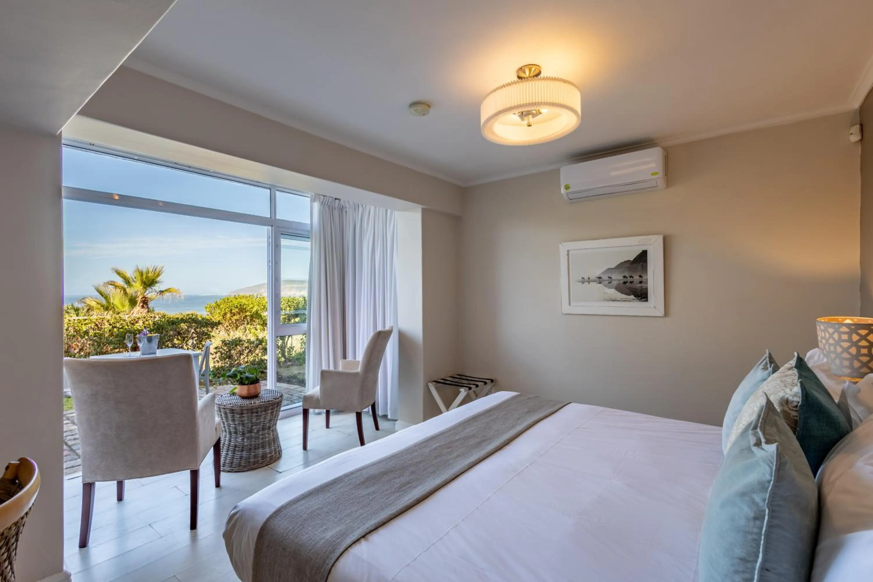 Bed in The Robberg Beach Lodge - Lion Roars Hotels & Lodges