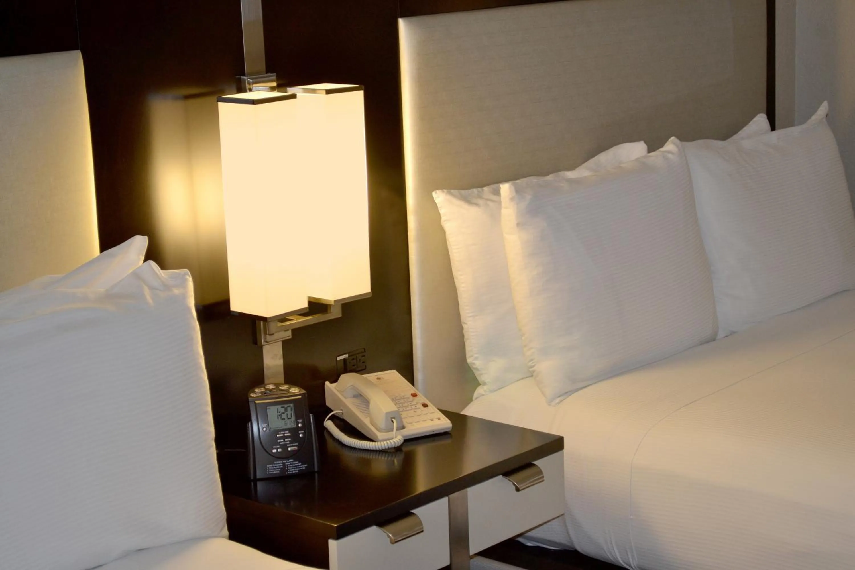 Bed in DoubleTree by Hilton Hotel Houston Hobby Airport