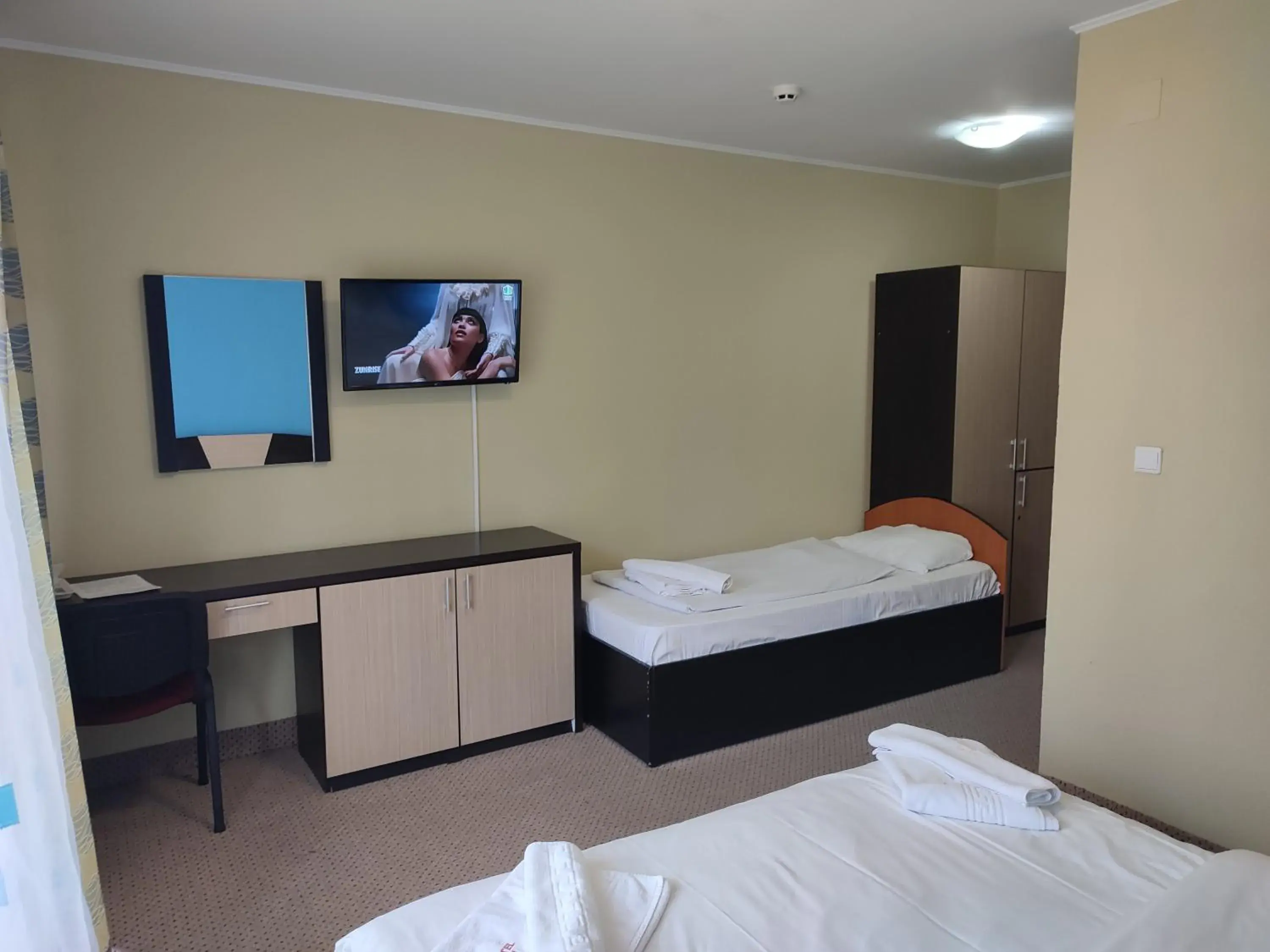 Triple Room with Balcony in Hotel Iri Triple Room with Balcony in Hotel Iri