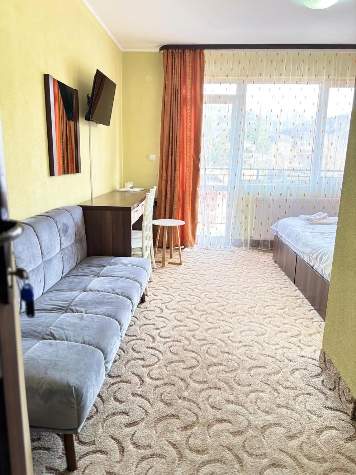 Communal lounge/ TV room, Bed in Hotel Iri