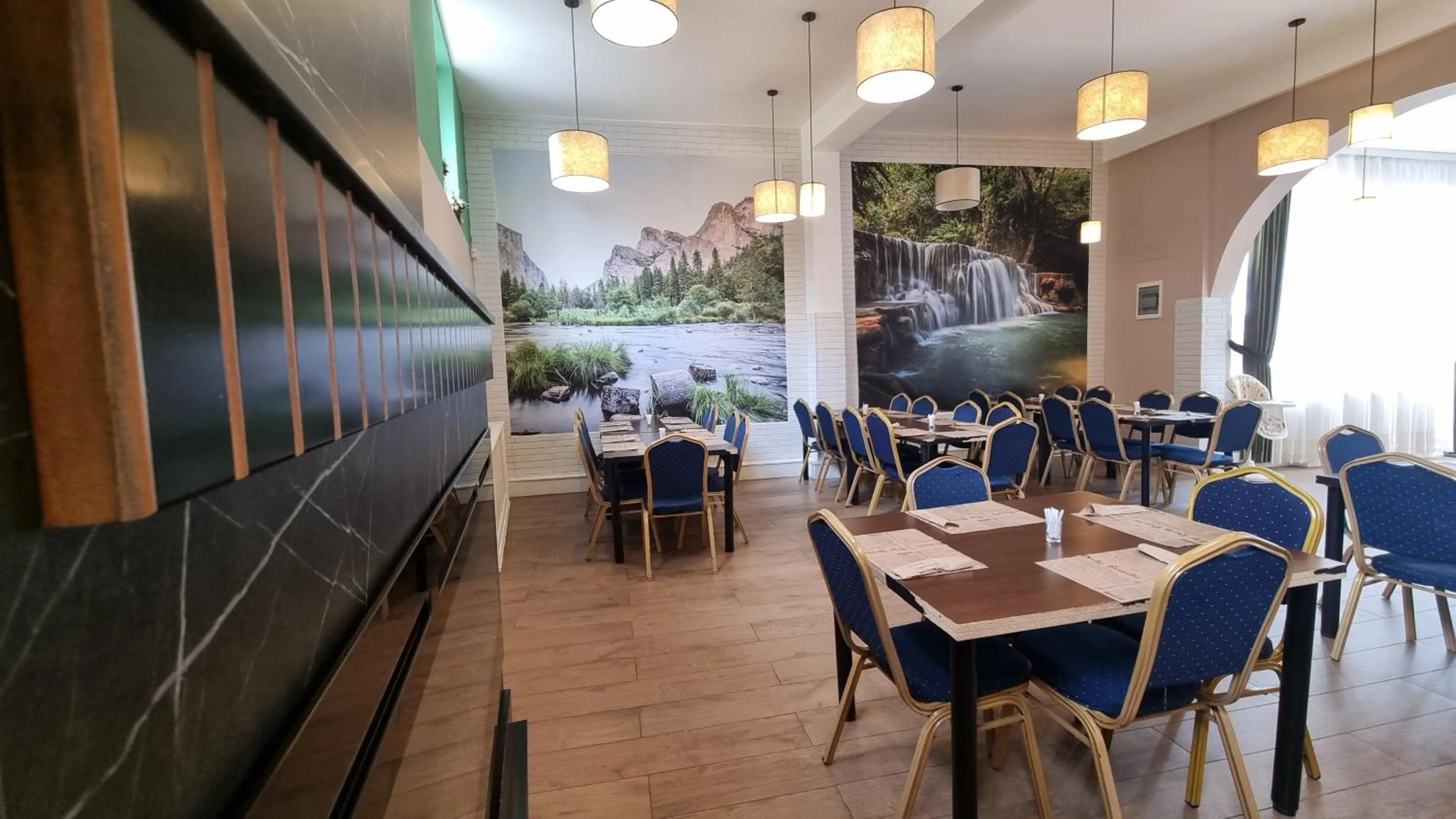 Restaurant/places to eat in Hotel Iri