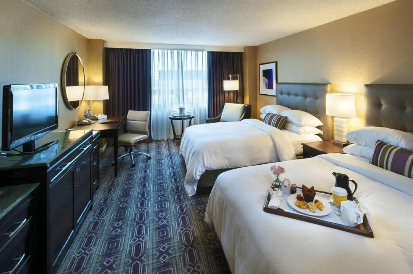 Bedroom, Bed in Hilton Harrisburg near Hershey Park