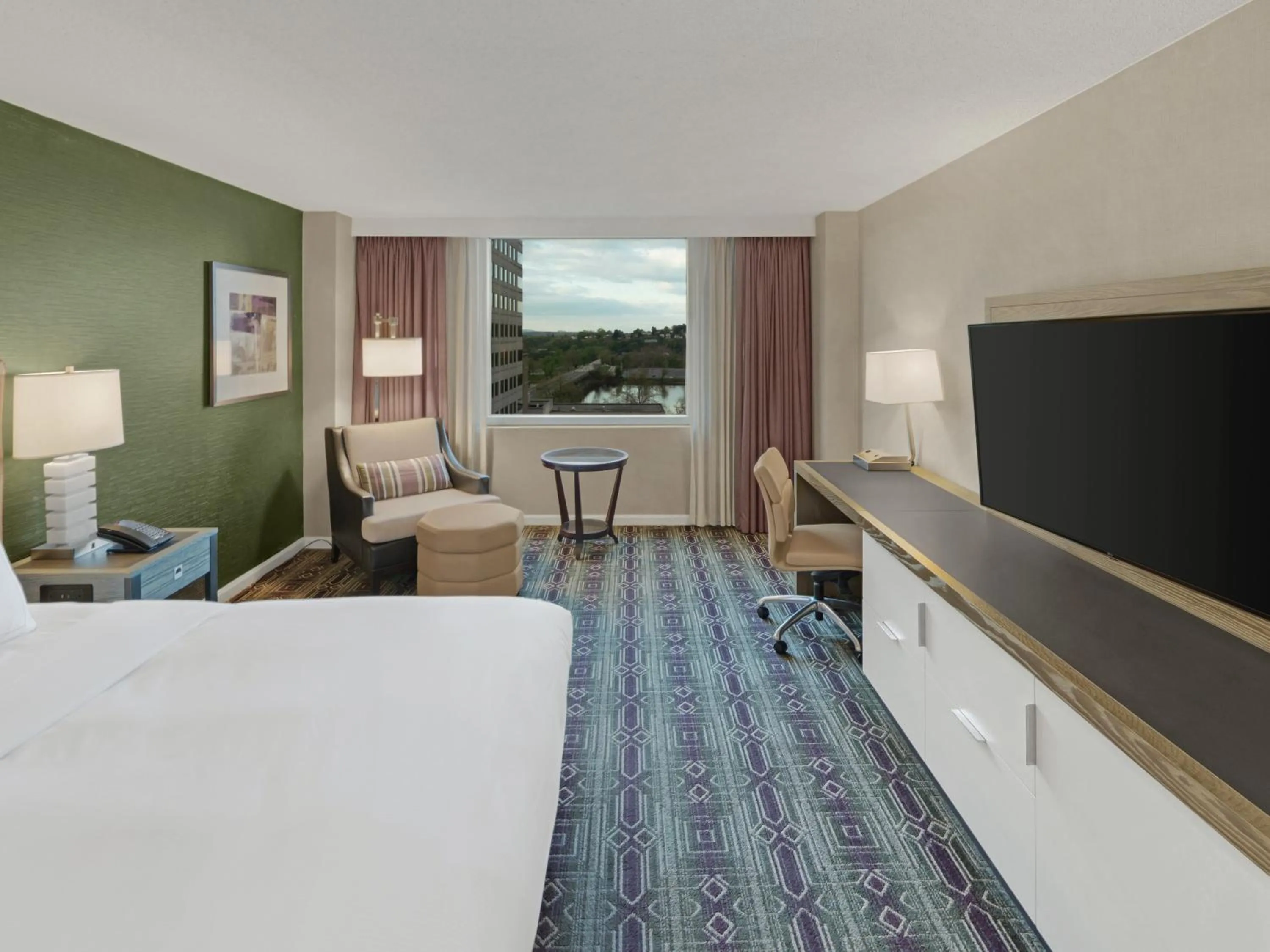 Guests, Bed in Hilton Harrisburg near Hershey Park