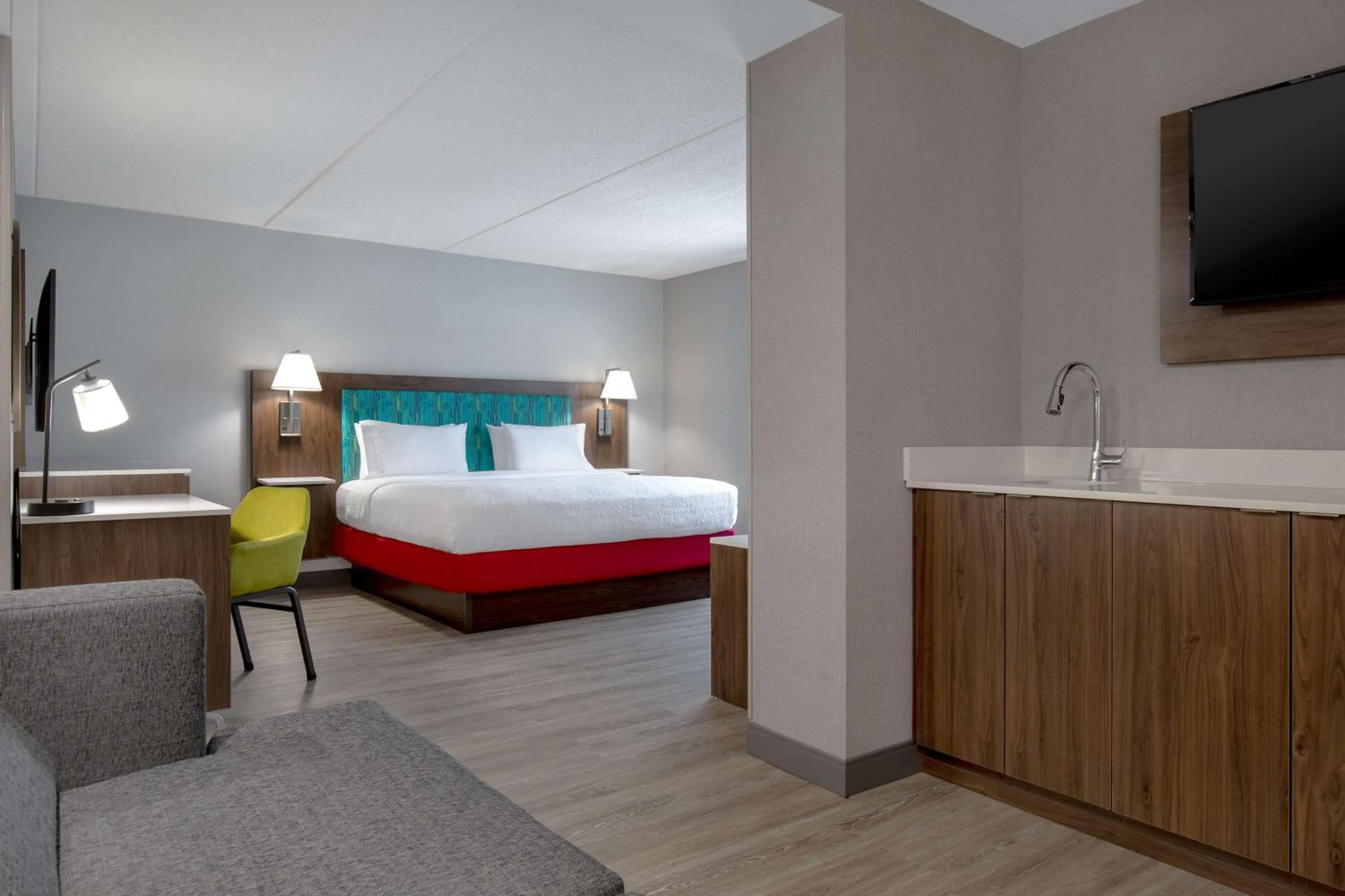 Bedroom, Bed in Hampton Inn by Hilton Brampton - Toronto