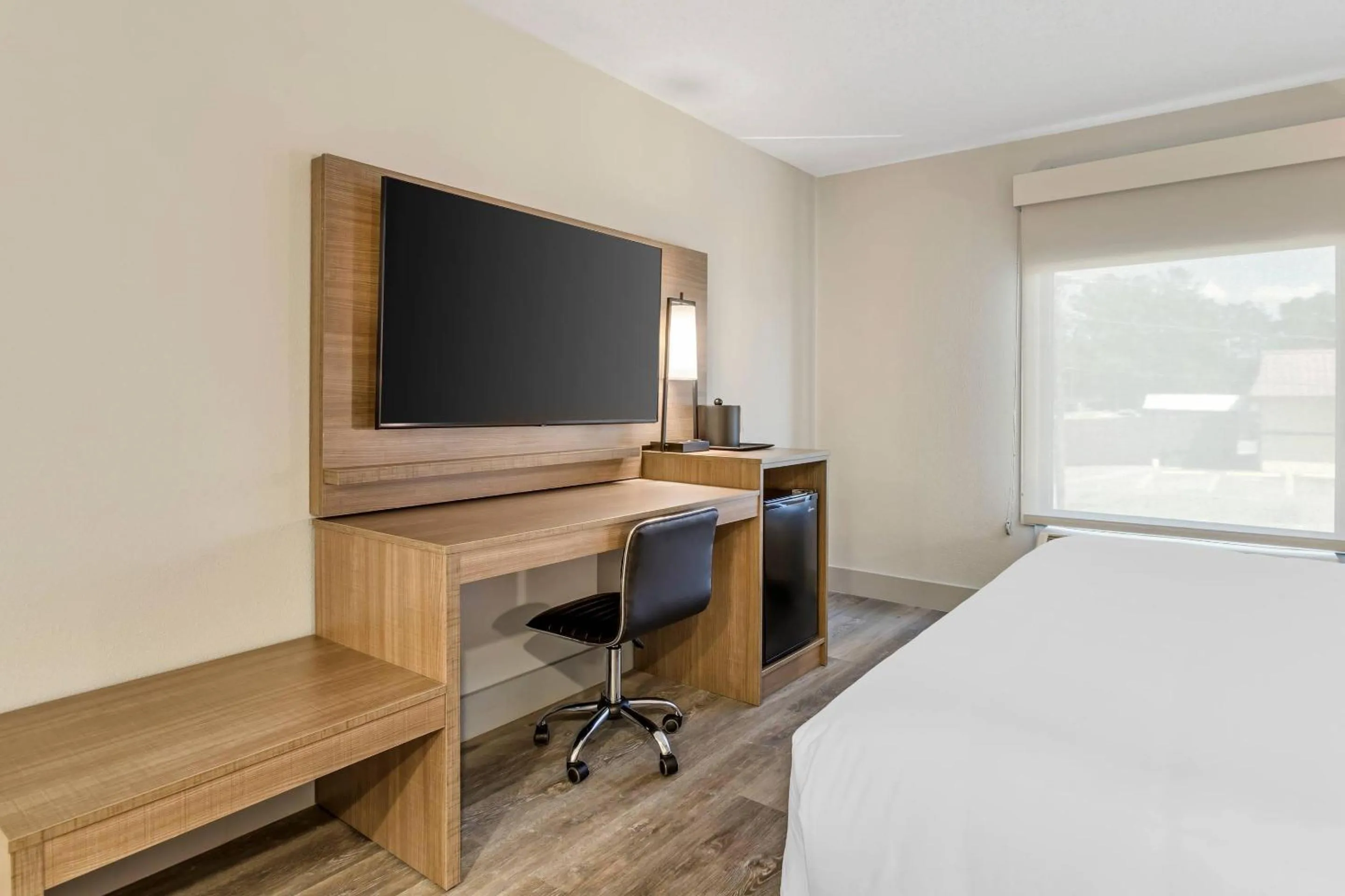 Bedroom, Bed in The Angler Hotel Livingston, an Ascend Collection Hotel