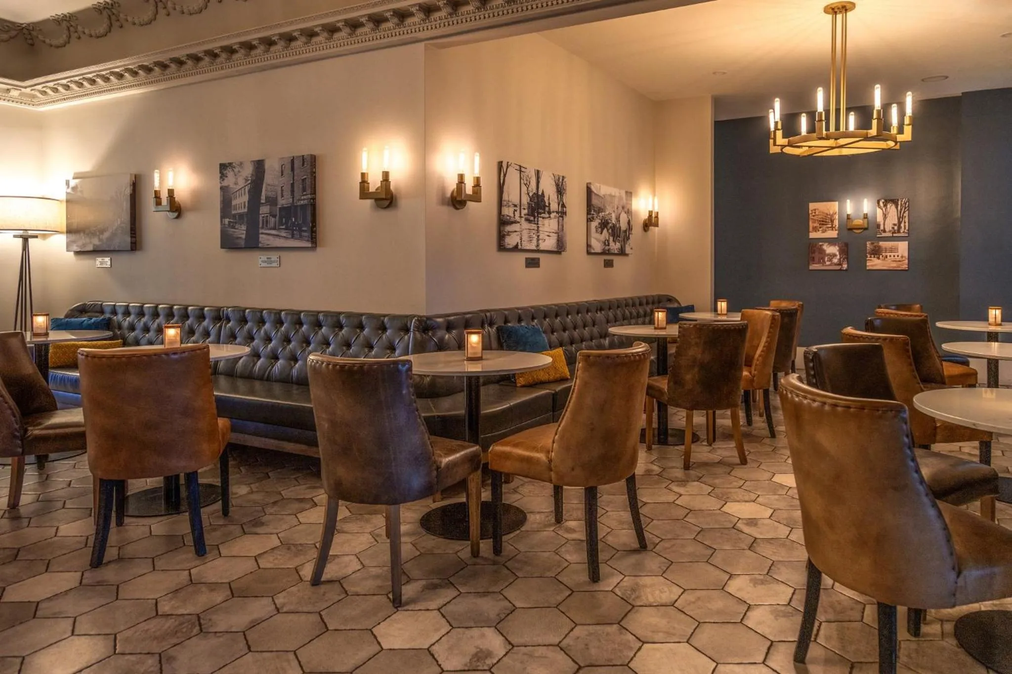 Restaurant/places to eat in Crowne Plaza Fredericton Lord Beaverbrook by IHG