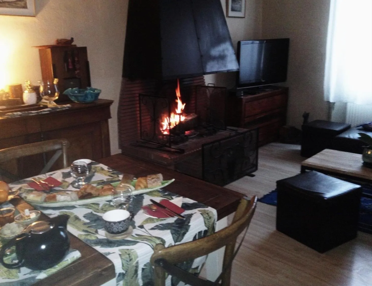 Communal lounge/ TV room in Autan des Couleurs