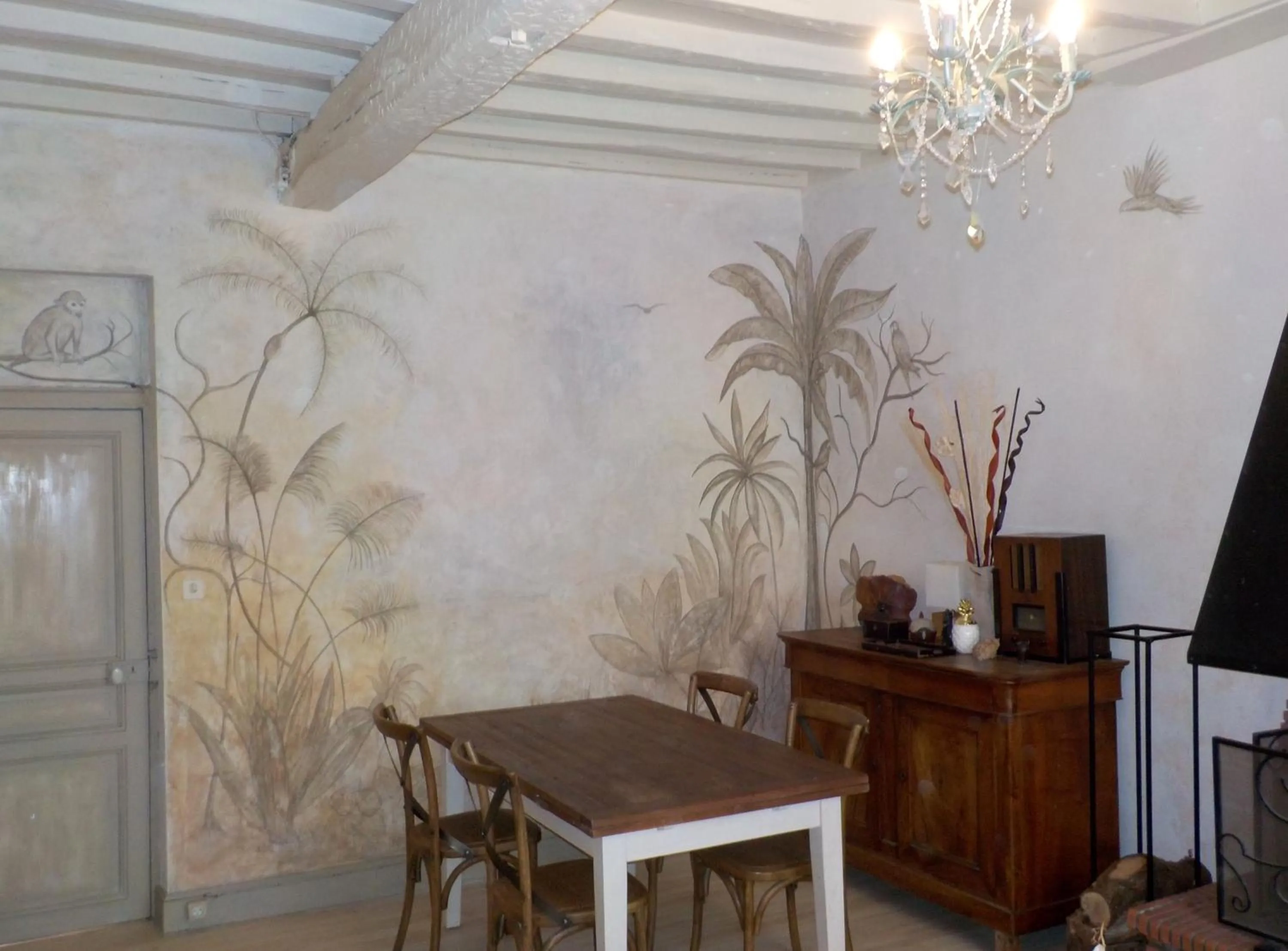 Dining area in Autan des Couleurs