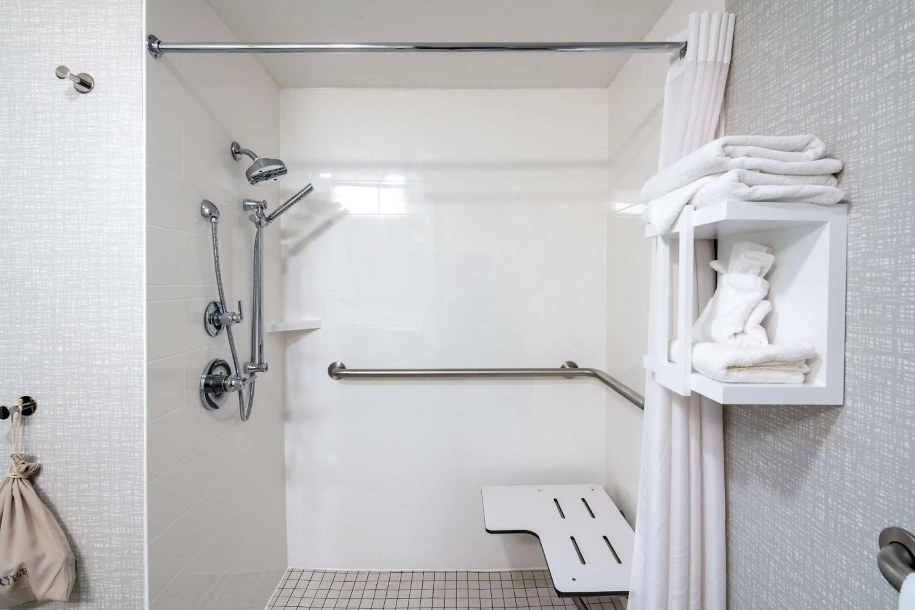 Bathroom in Hampton Inn & Suites West Little Rock