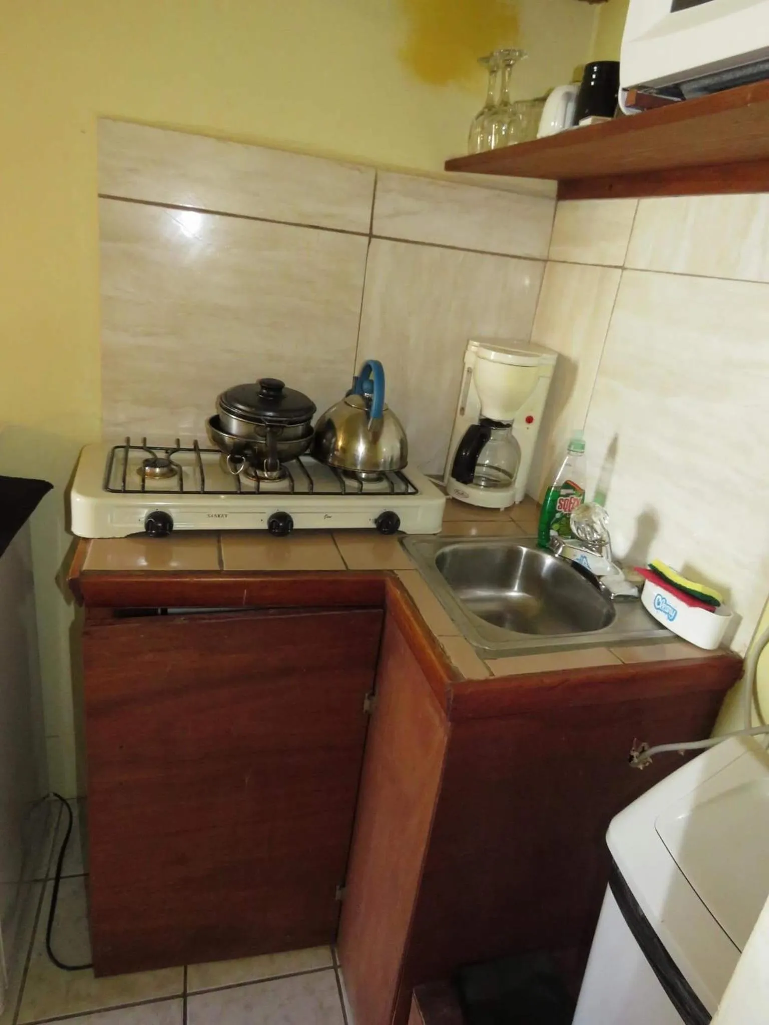 Kitchen or kitchenette in Ellen Bay Cottages
