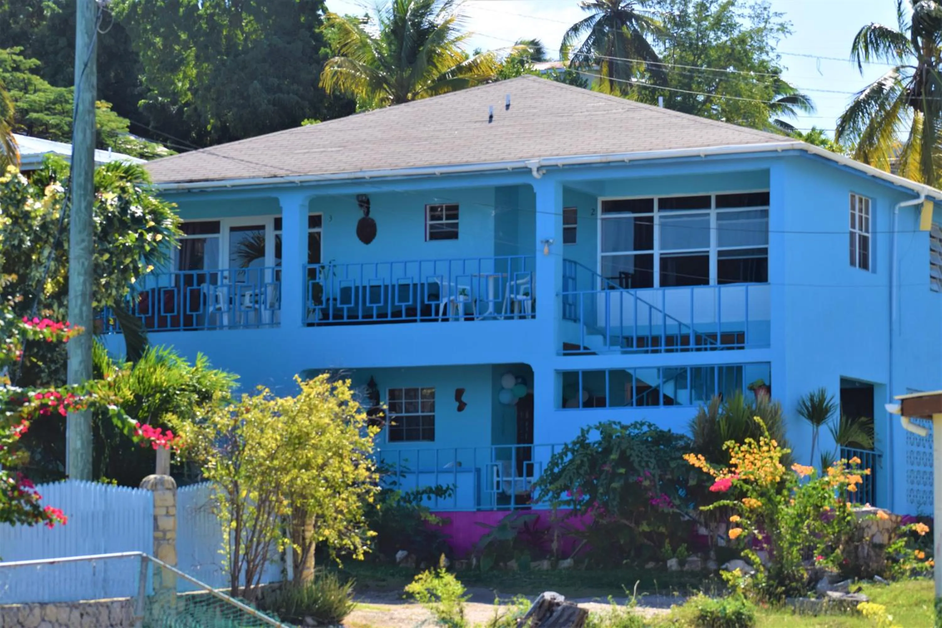 Property building in Ellen Bay Cottages