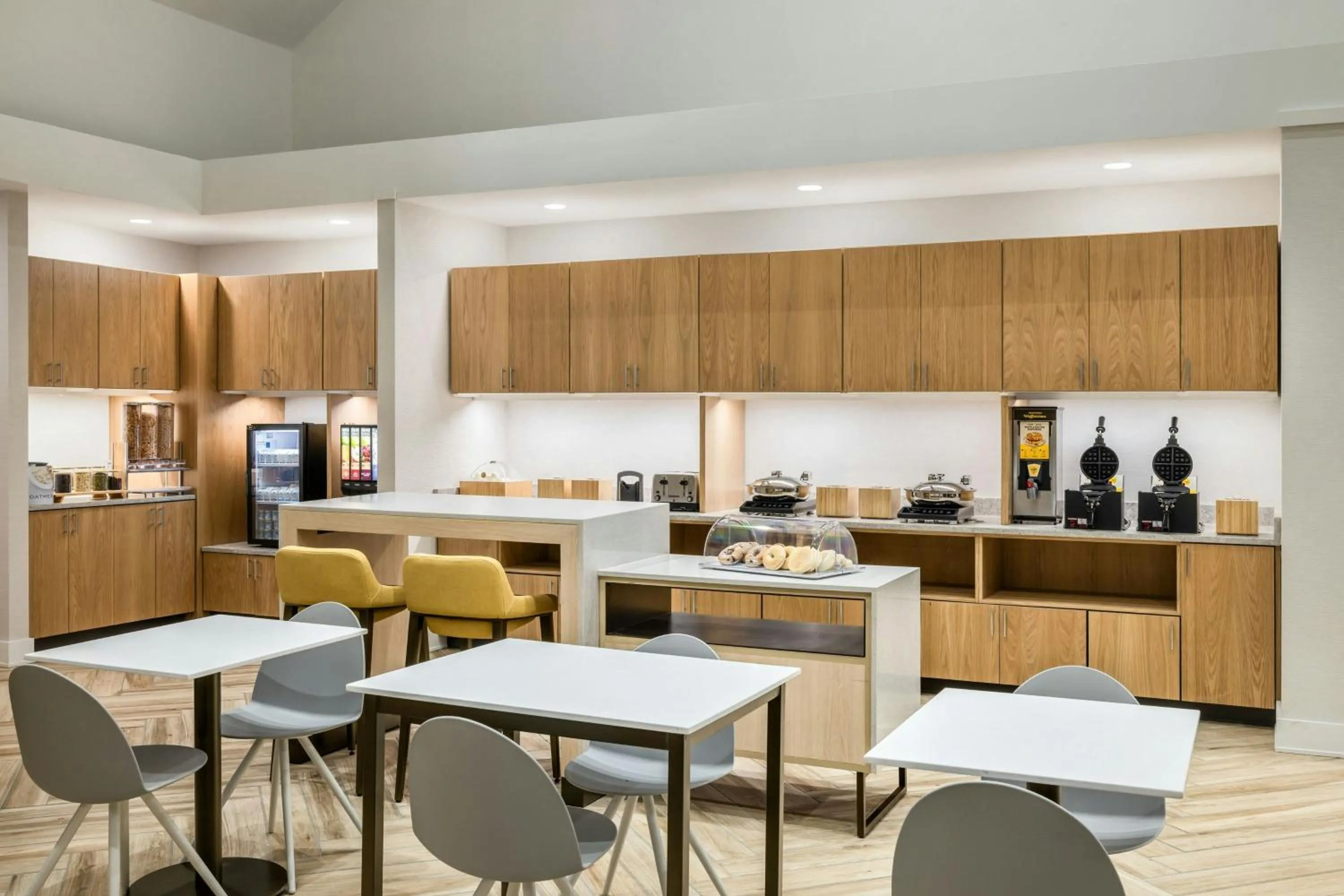 Breakfast in TownePlace Suites by Marriott Charlotte LoSo Airport