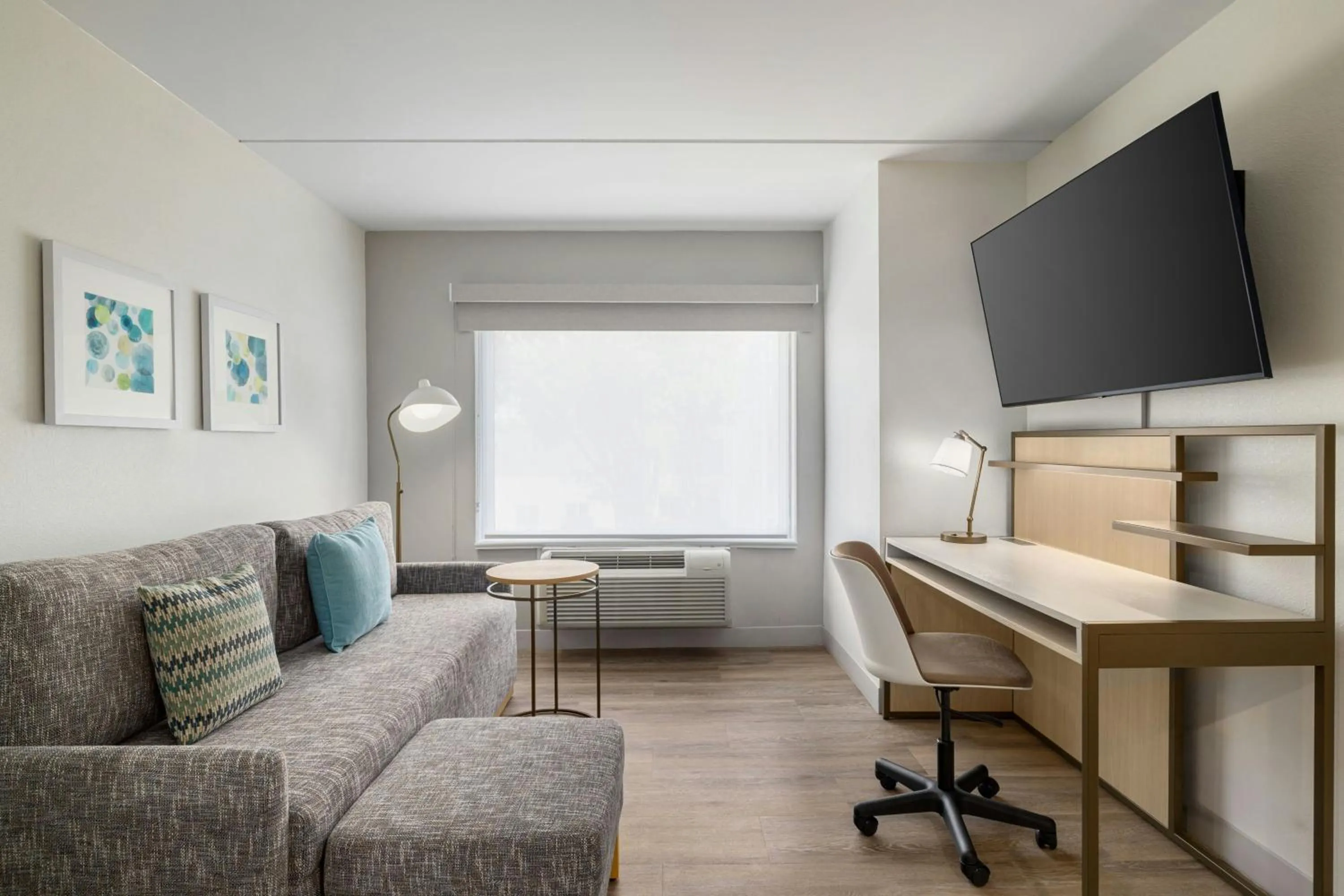 Living room in TownePlace Suites by Marriott Charlotte LoSo Airport