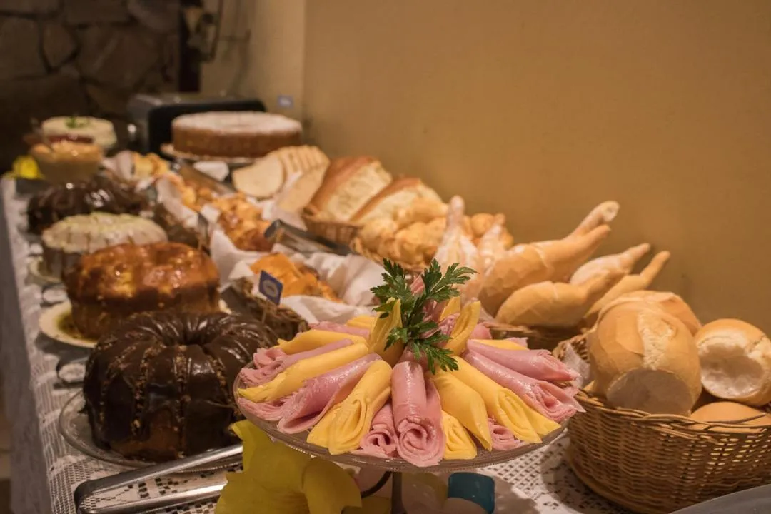 Buffet breakfast in Pousada Hospedaria da Villa