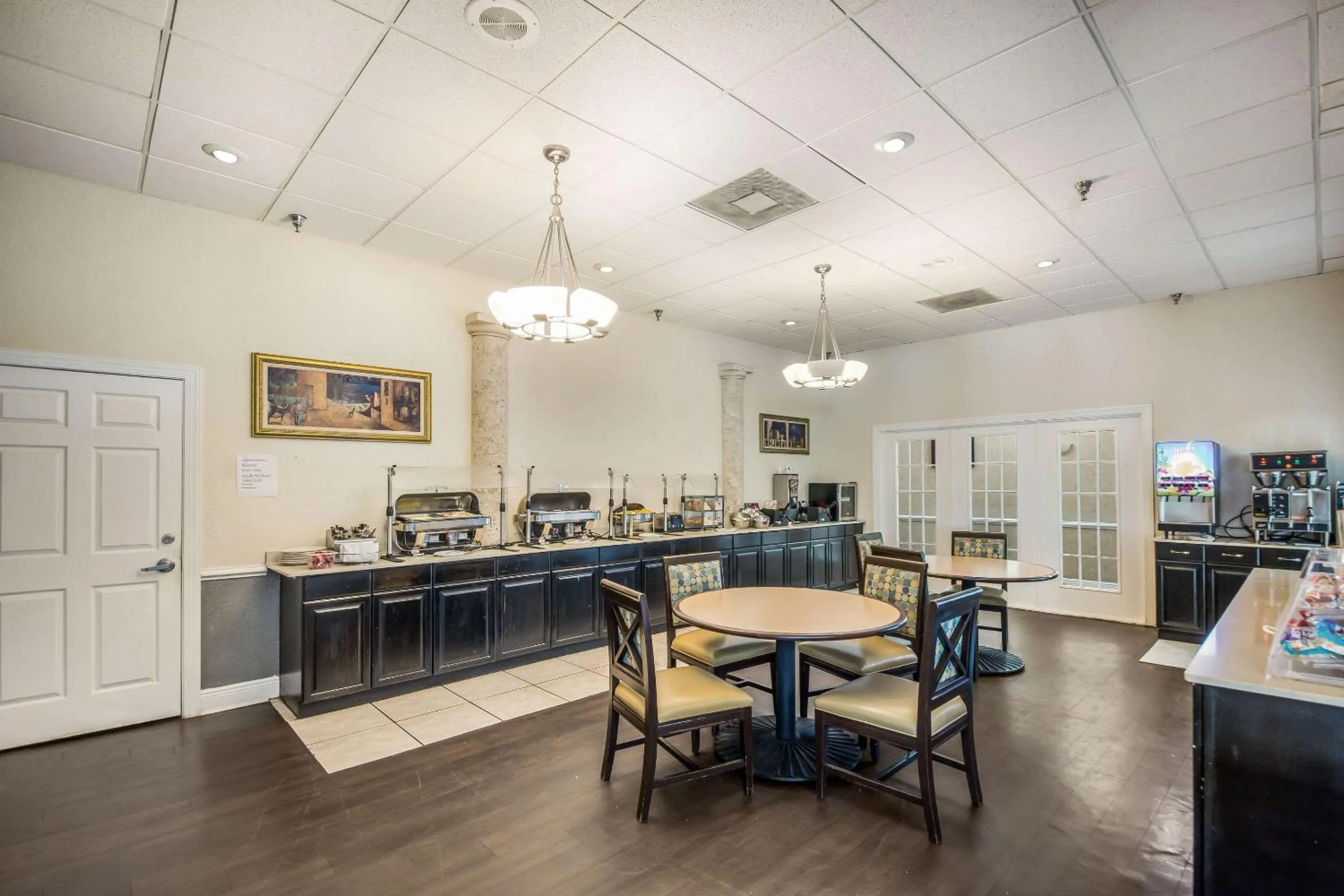 Restaurant/places to eat in Clarion Inn & Suites Central Clearwater Beach