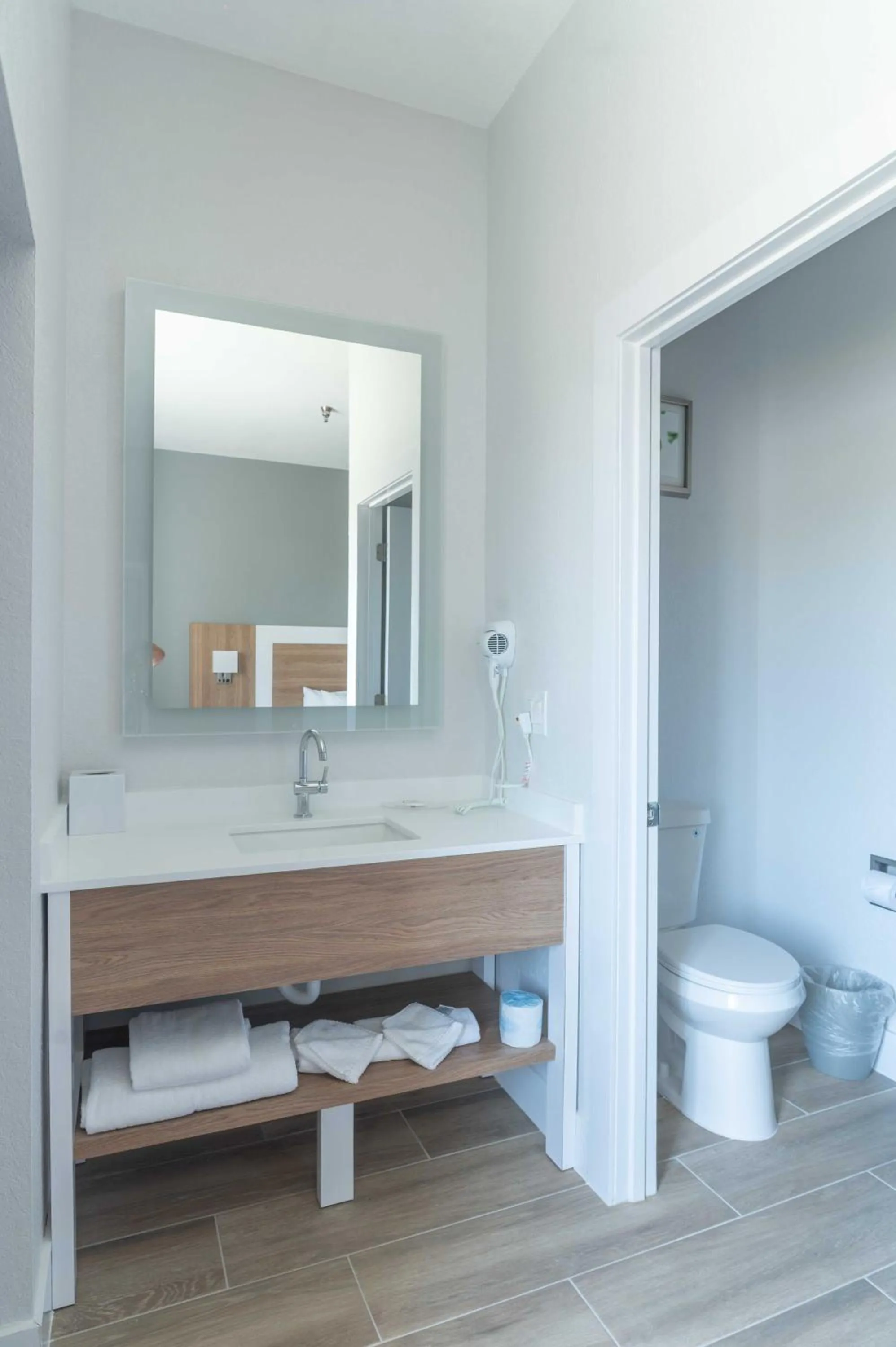 Clarion Inn & Suites Central Clearwater Beach