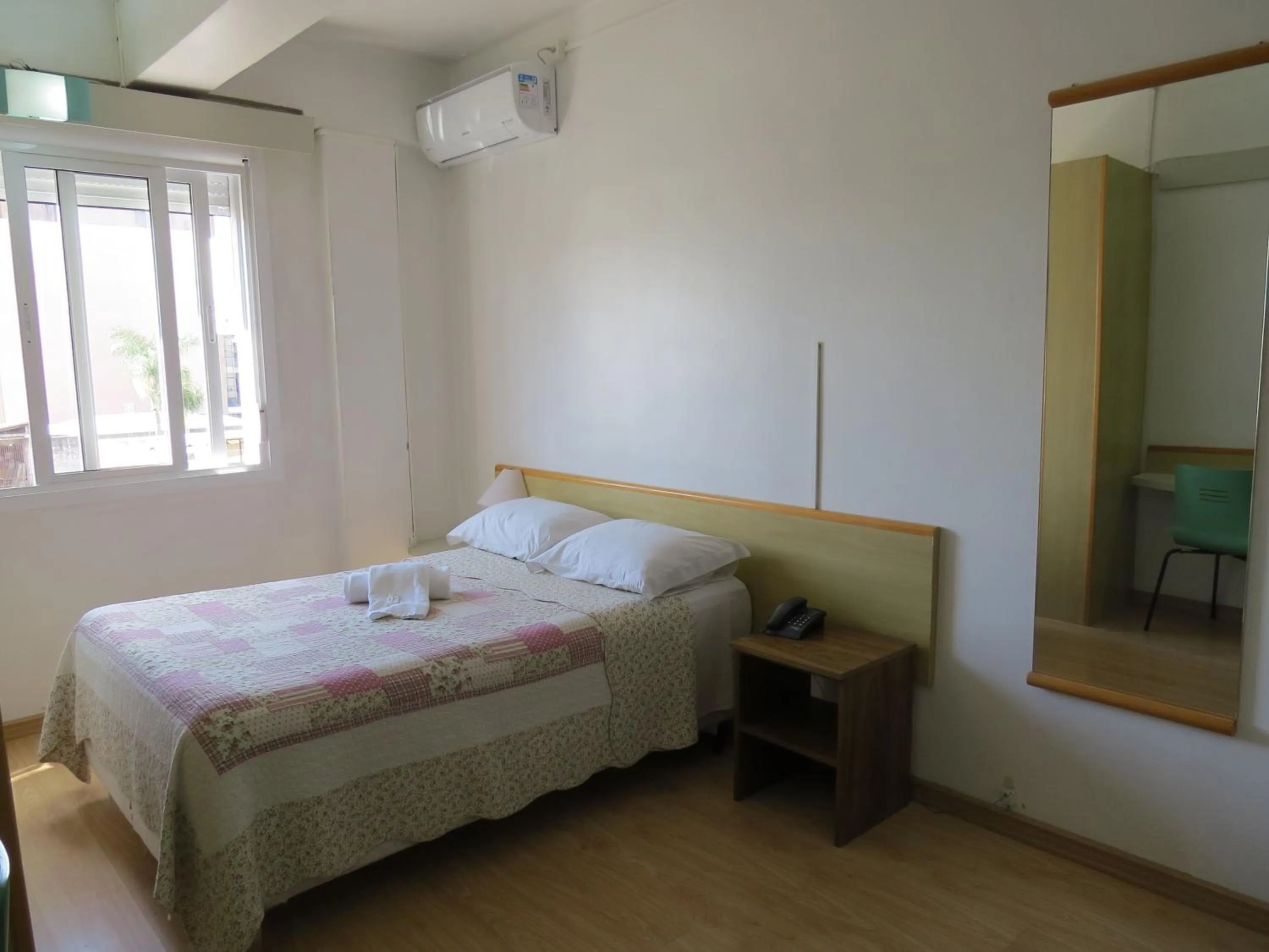 Bedroom, Bed in City Hotel