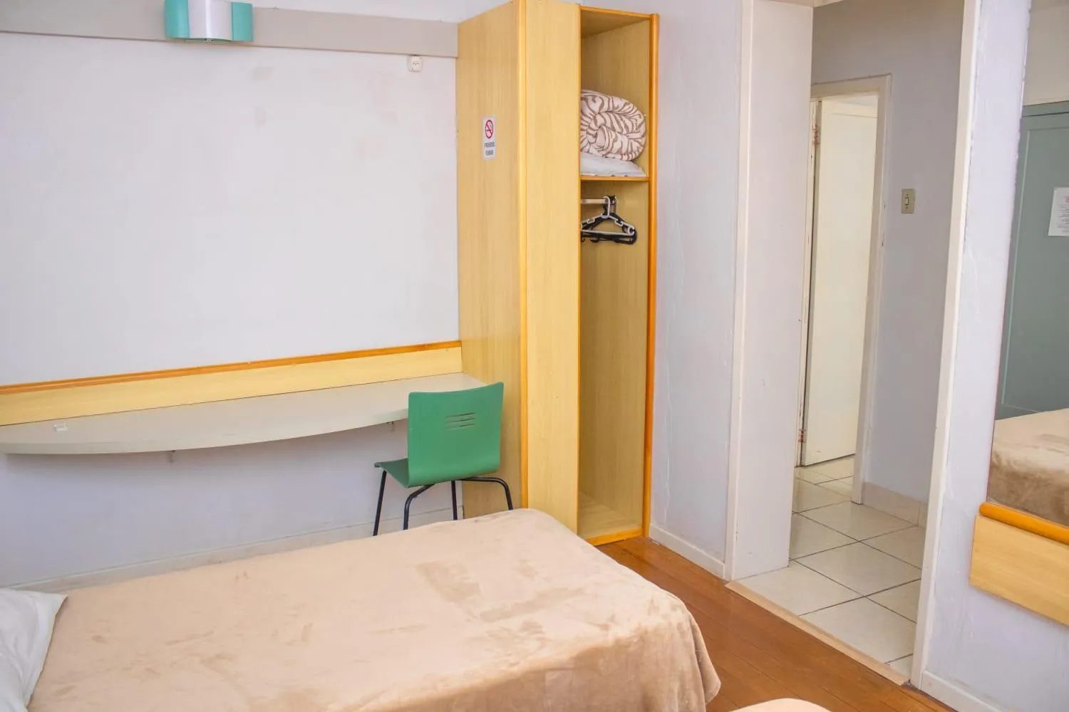 Bedroom, Bed in City Hotel