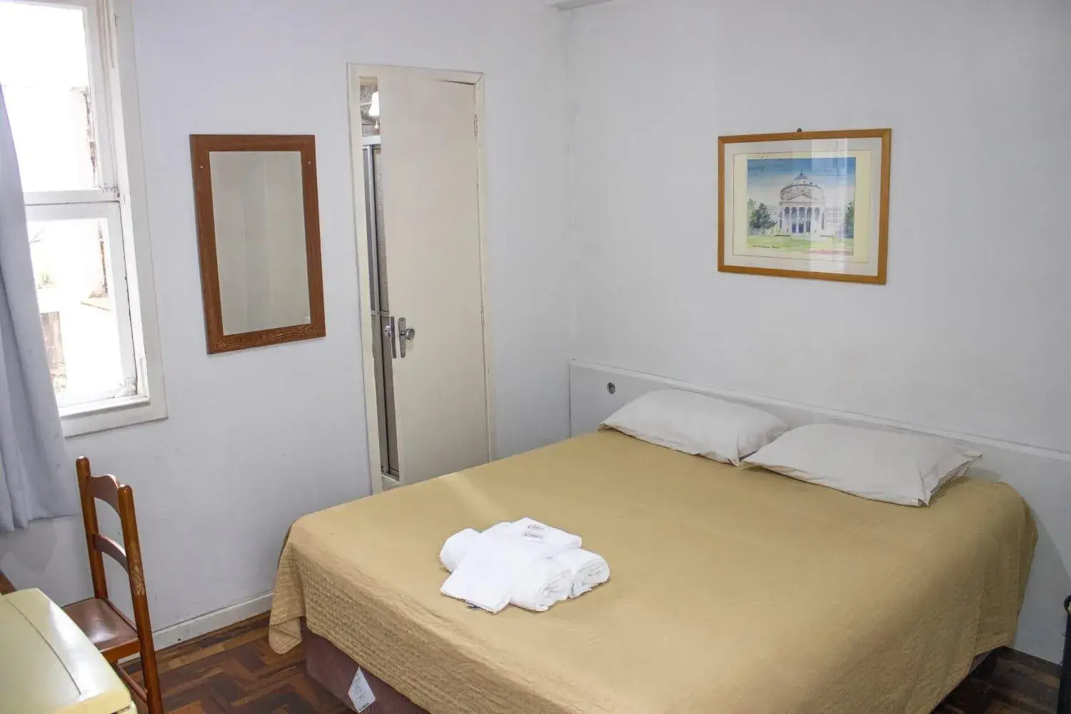 Standard Single Room in City Hotel Standard Single Room in City Hotel