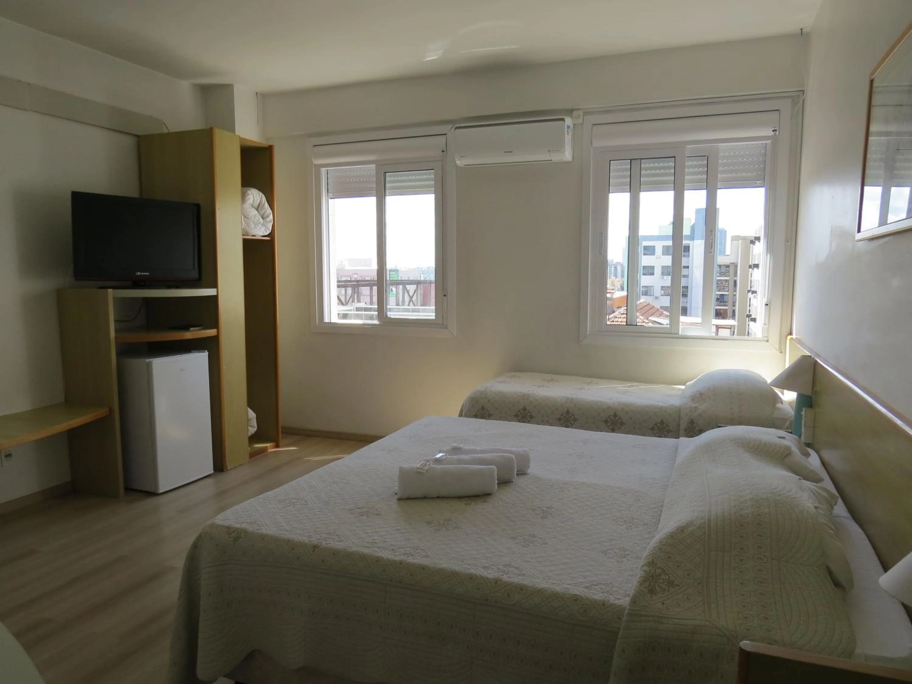 Bedroom, Bed in City Hotel