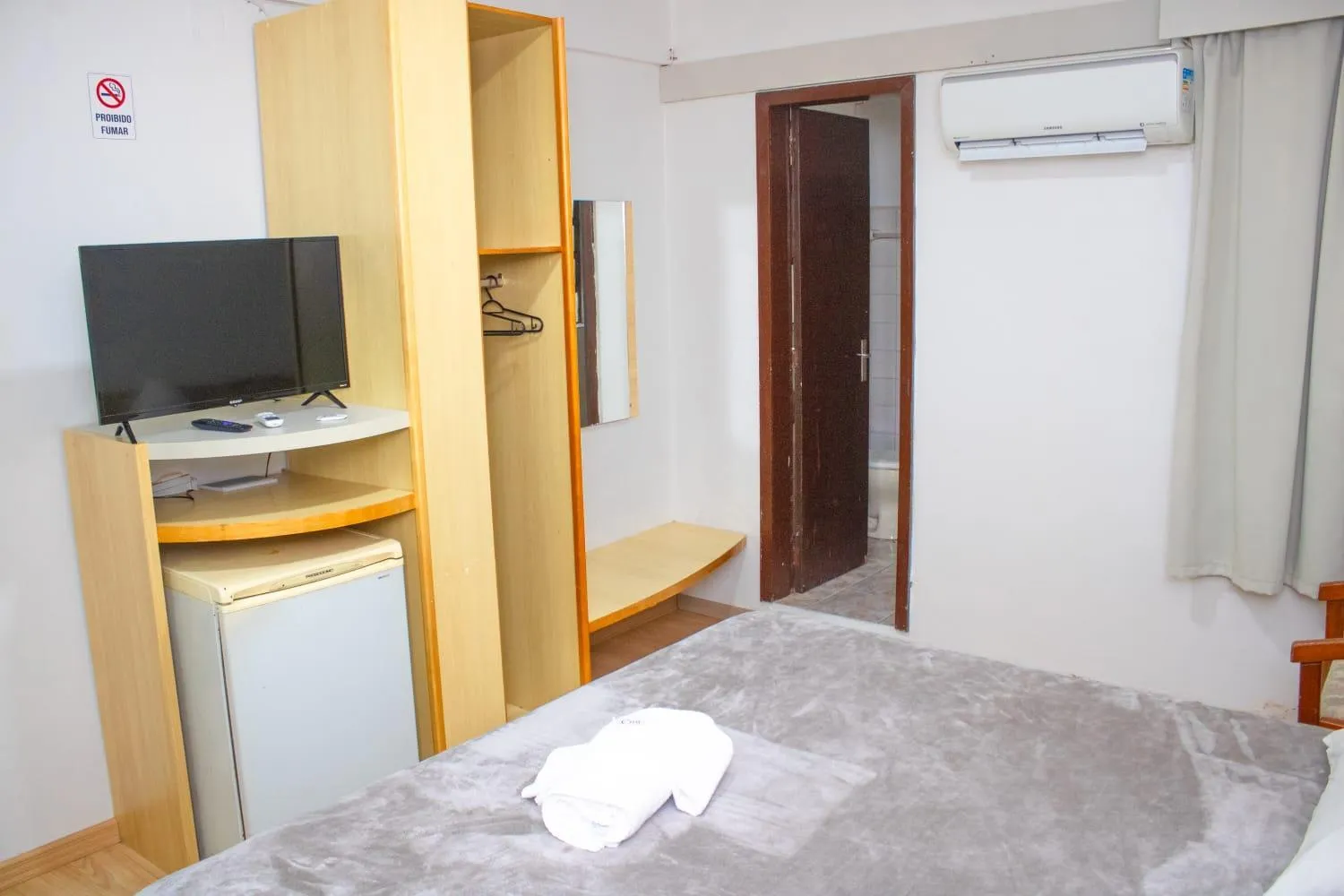 Bedroom, Bed in City Hotel