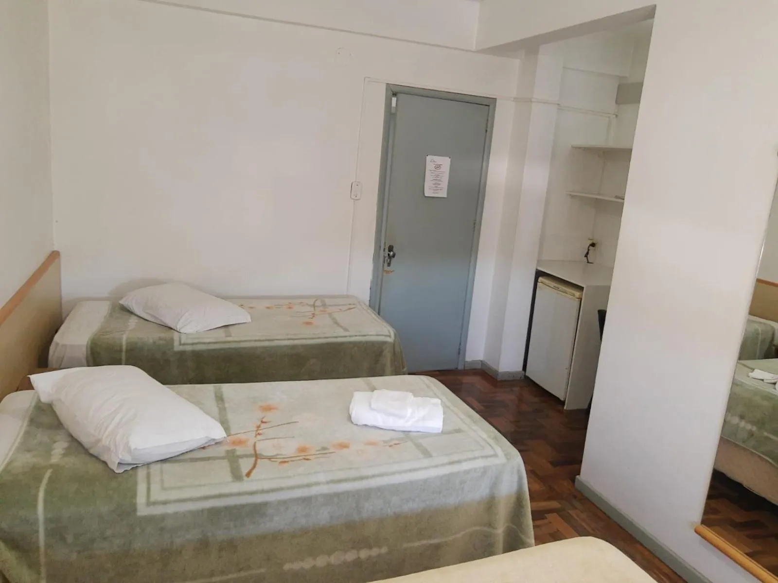 Bedroom, Bed in City Hotel