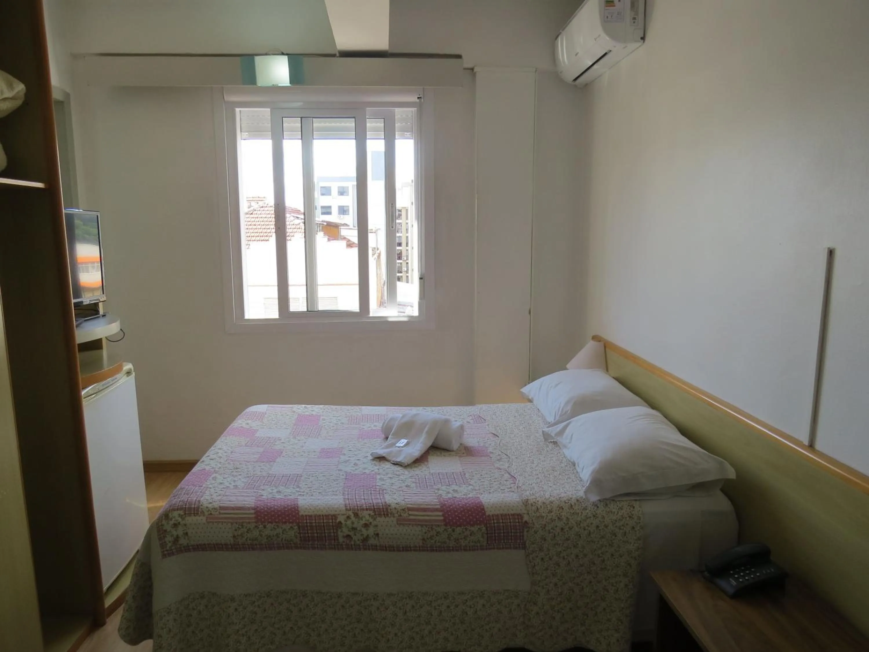 Bedroom, Bed in City Hotel