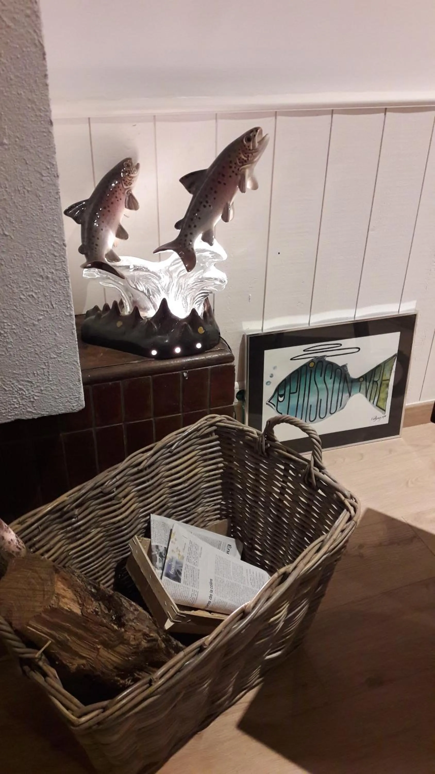 Decorative detail in Le Poisson Ivre