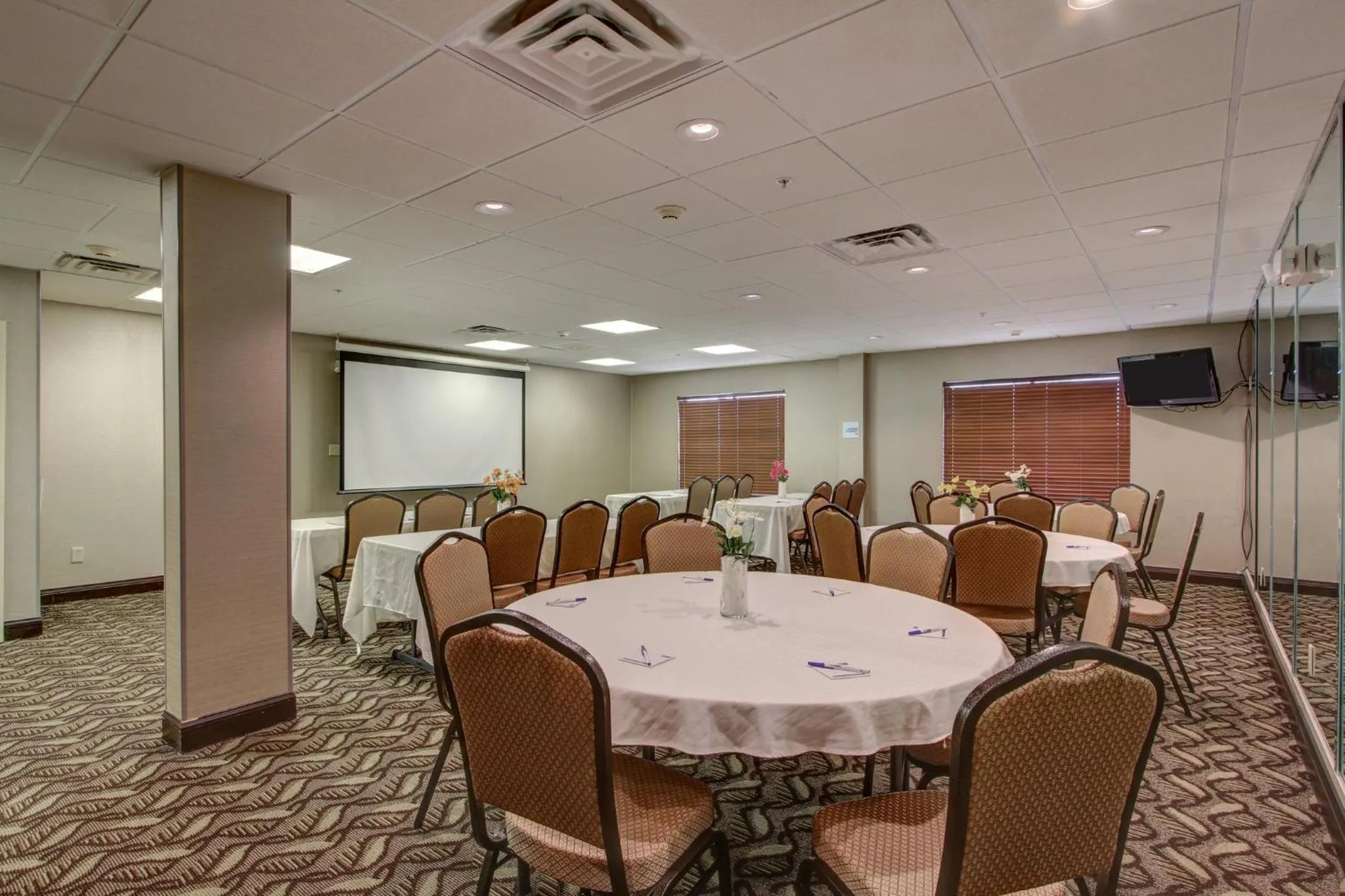 Meeting/conference room in Holiday Inn Express Savannah South I-95 Richmond Hill by IHG