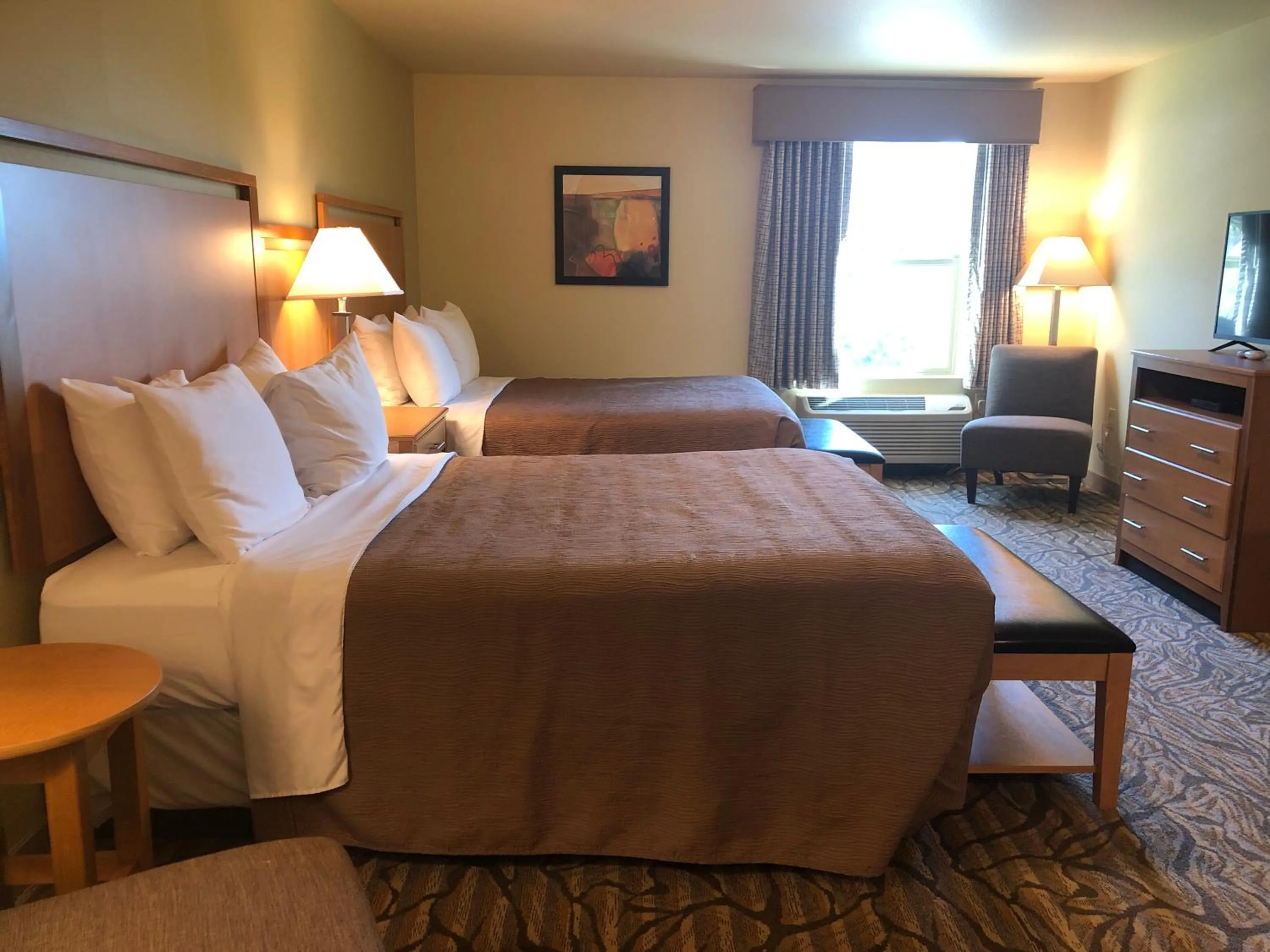 Bed in Aspen Suites Hotel Juneau