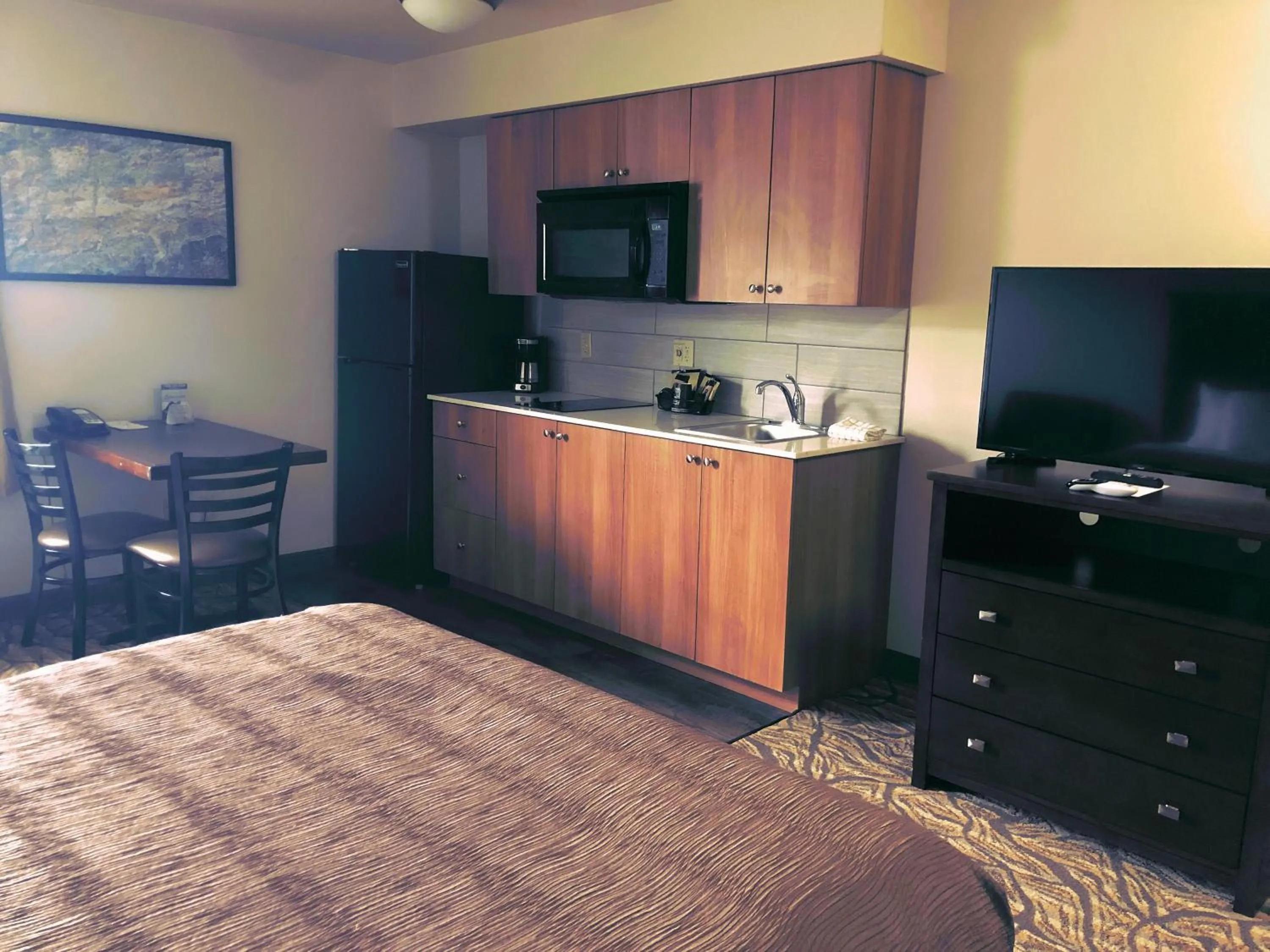 Bedroom, Bed in Aspen Suites Hotel Juneau