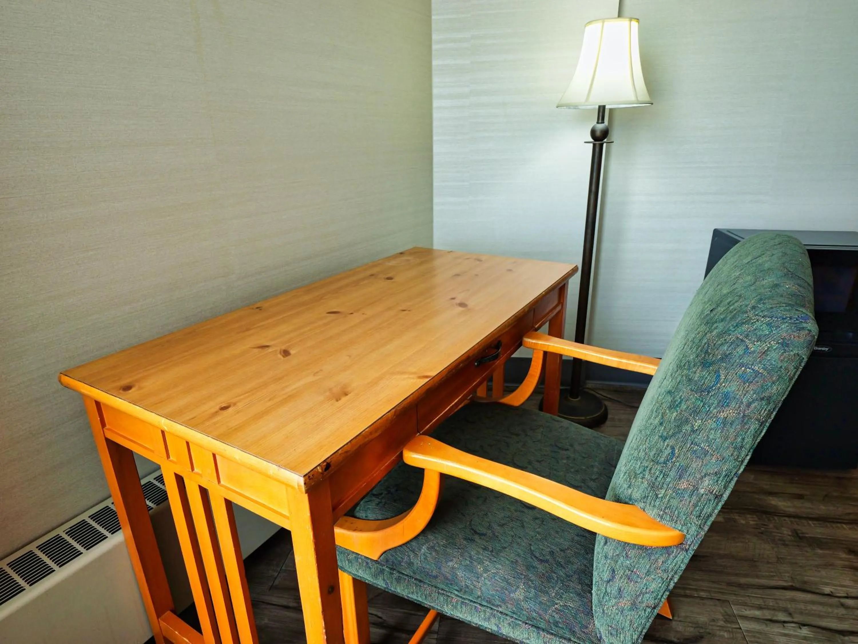 Continental Inn & Suites