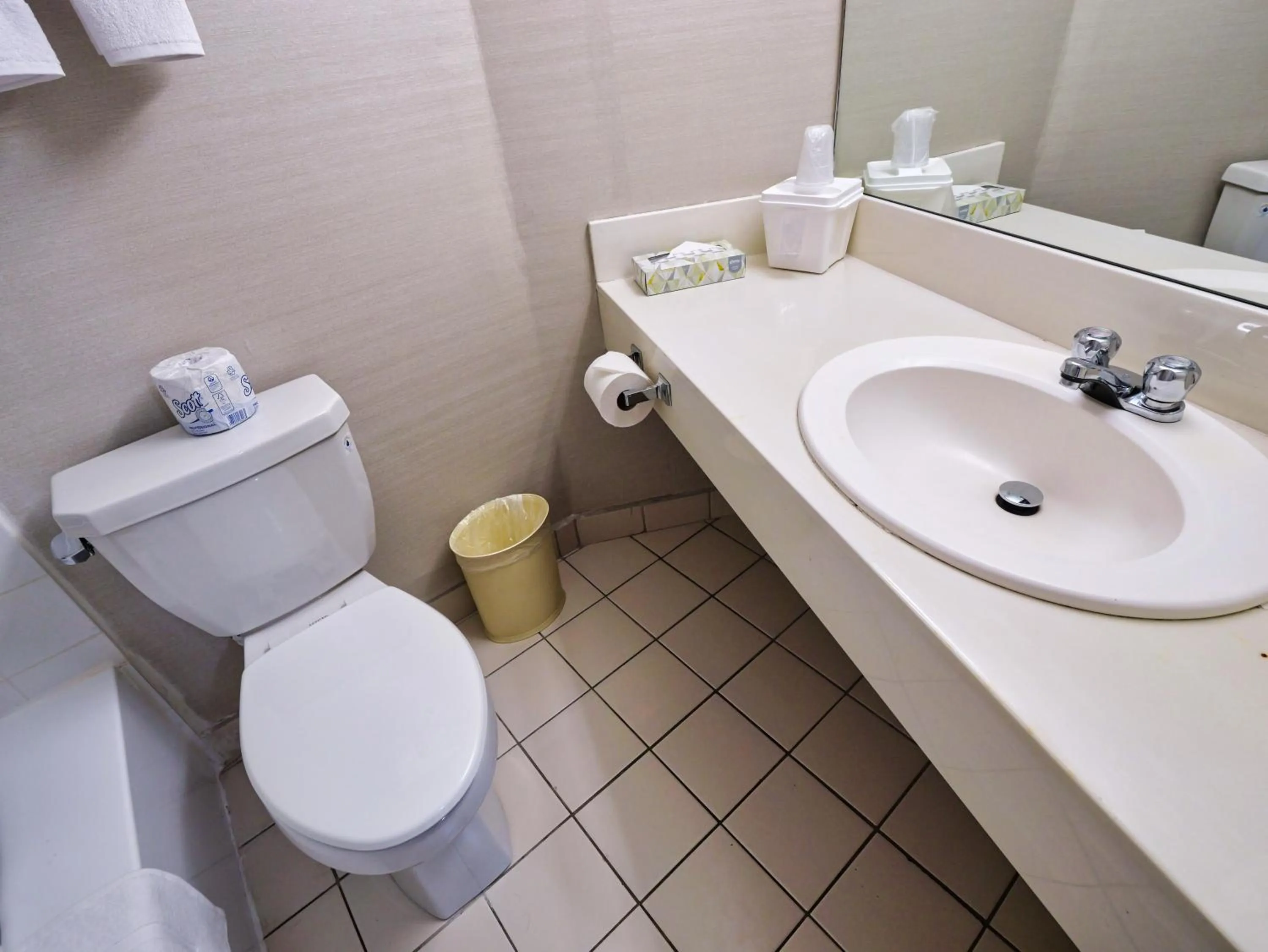 Continental Inn & Suites