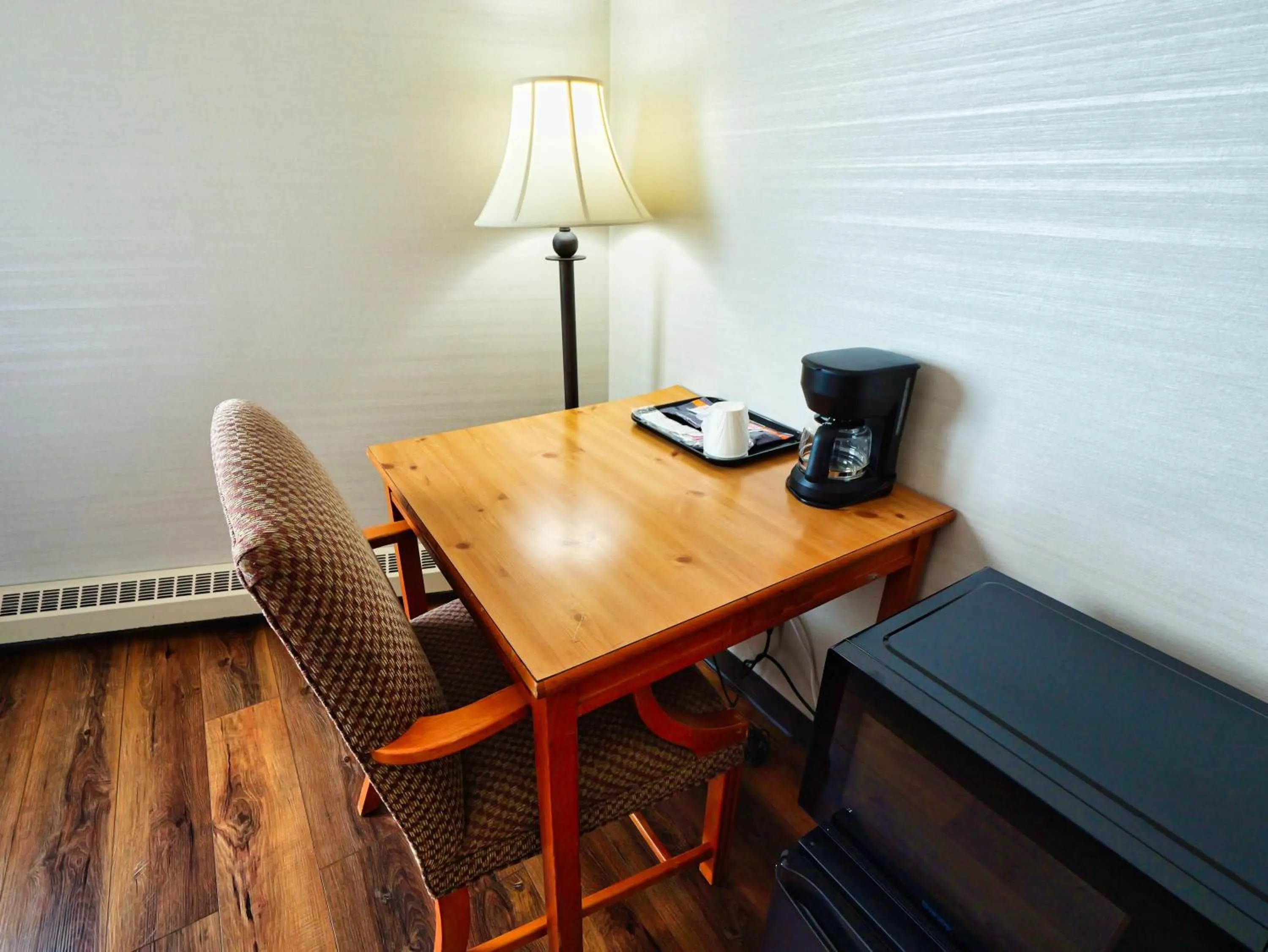 Continental Inn & Suites