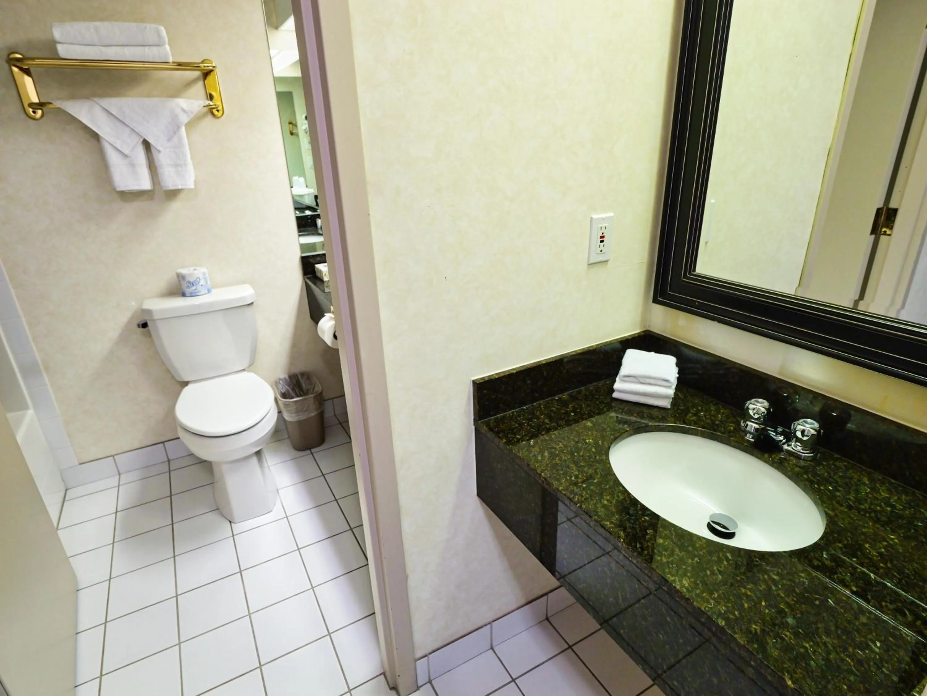 Continental Inn & Suites