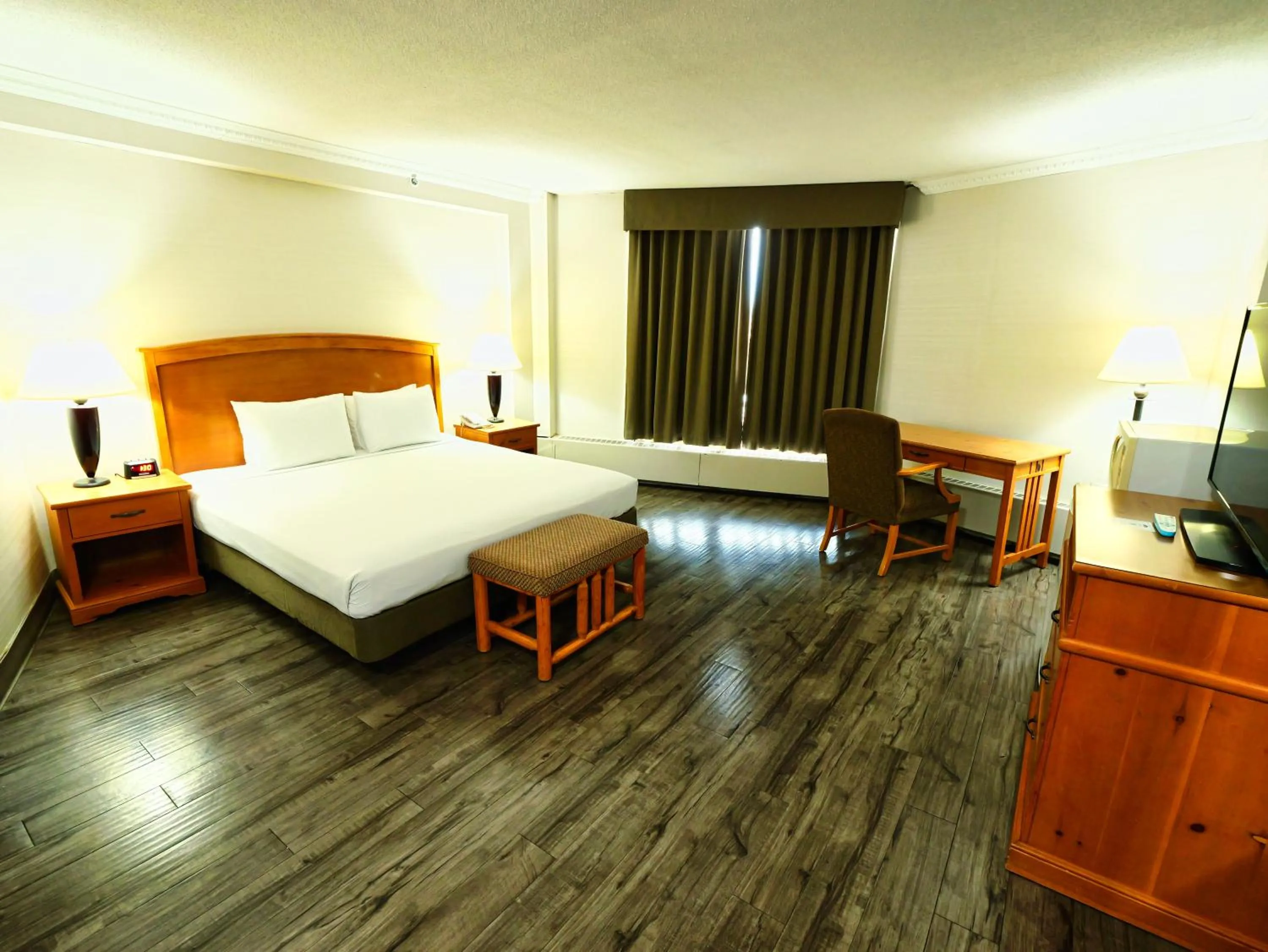 Bed in Continental Inn & Suites