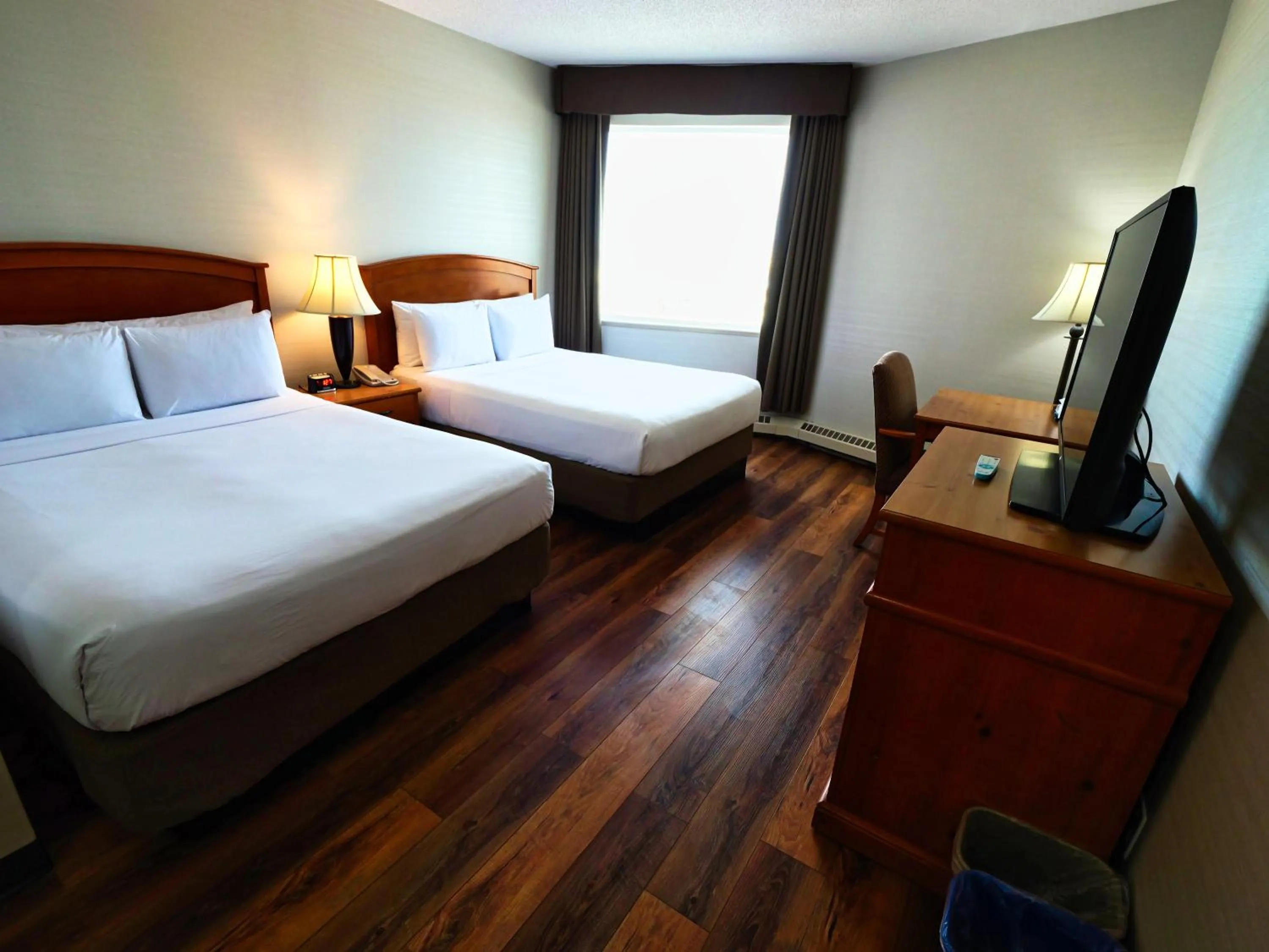 Bed in Continental Inn & Suites