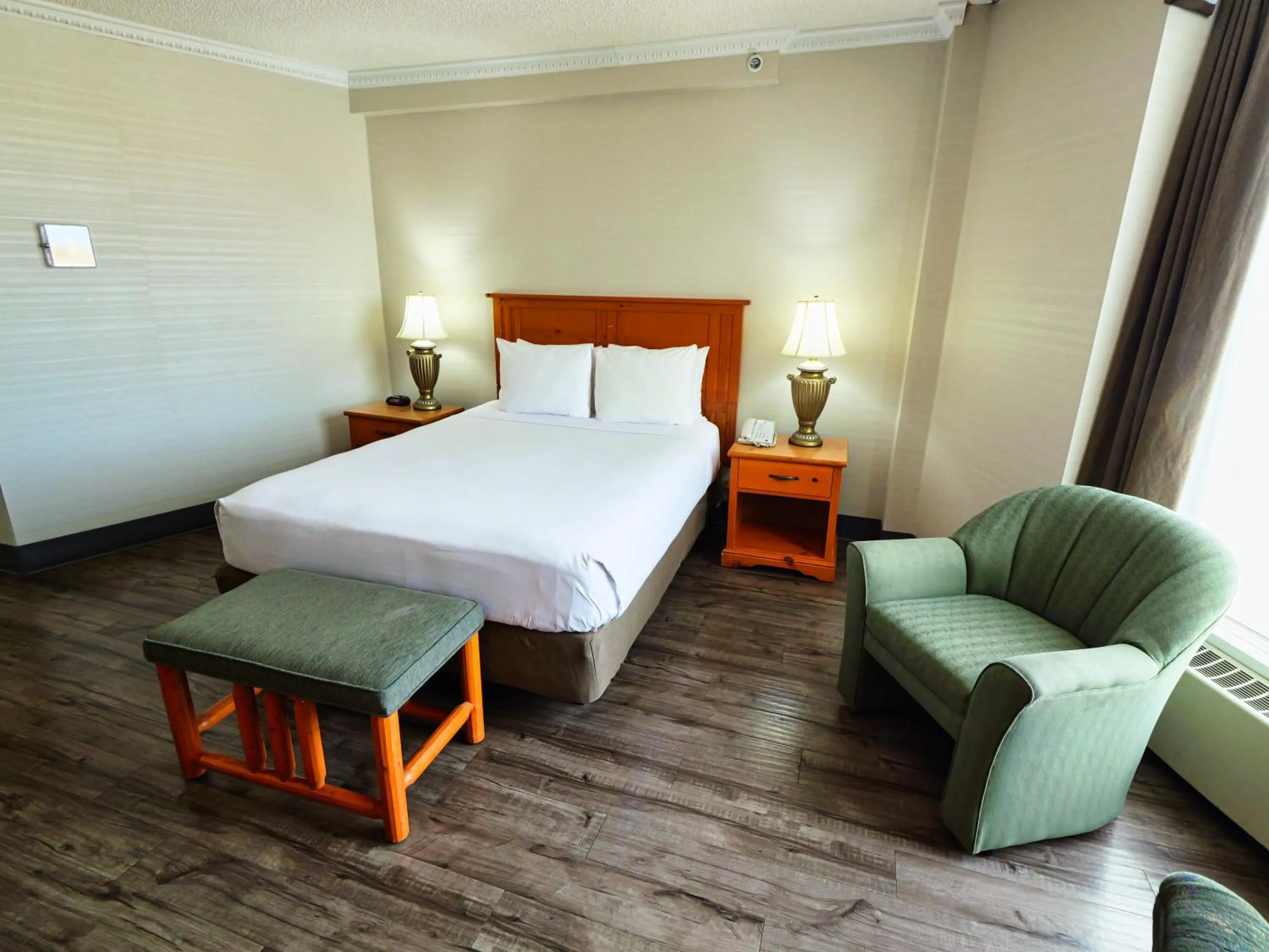 Bed in Continental Inn & Suites