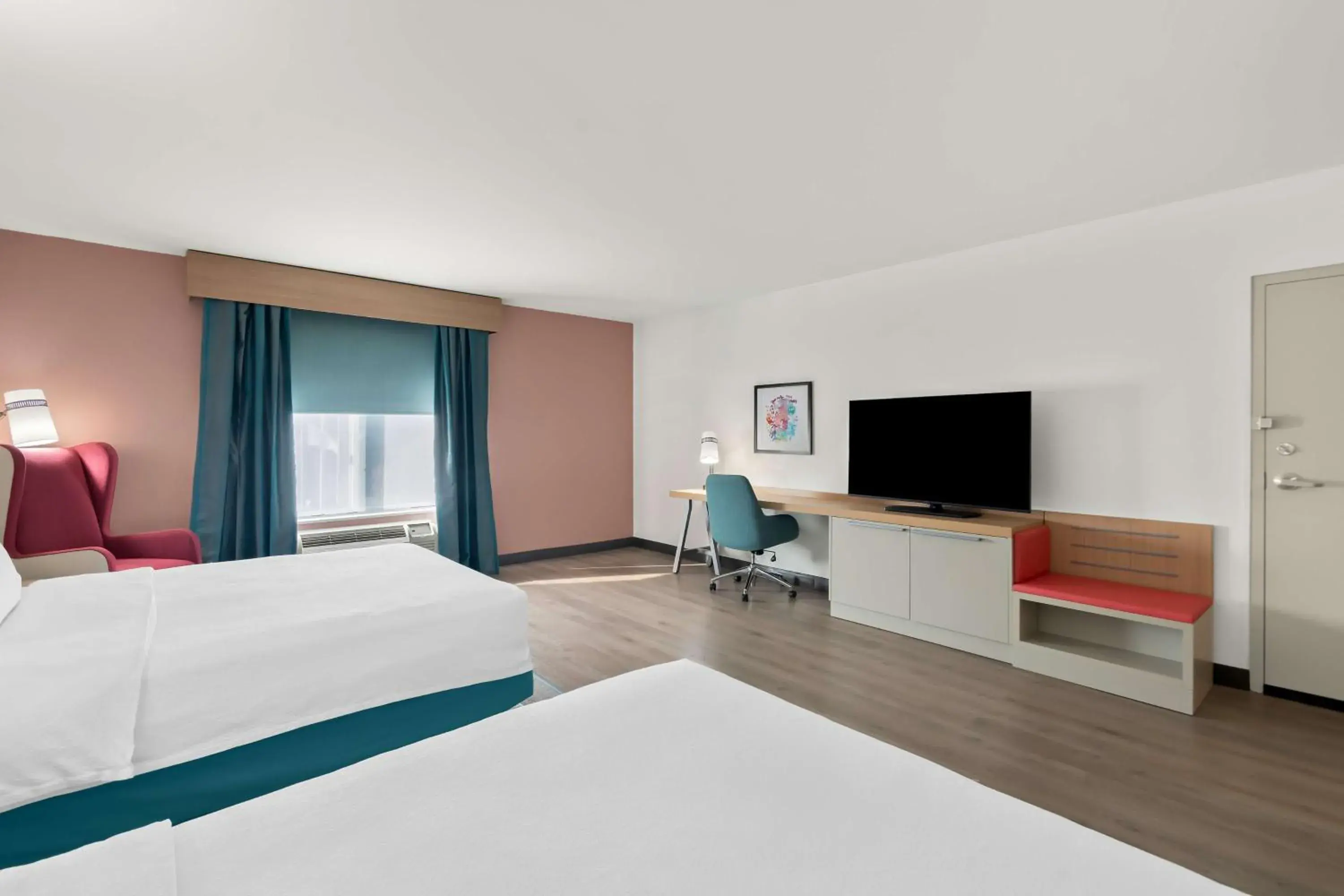 Queen Room with Two Queen Beds-Mobility Hearing Accessible with Bathtub in Hilton Garden Inn Lexington Georgetown Queen Room with Two Queen Beds-Mobility Hearing Accessible with Bathtub in Hilton Garden Inn Lexington Georgetown