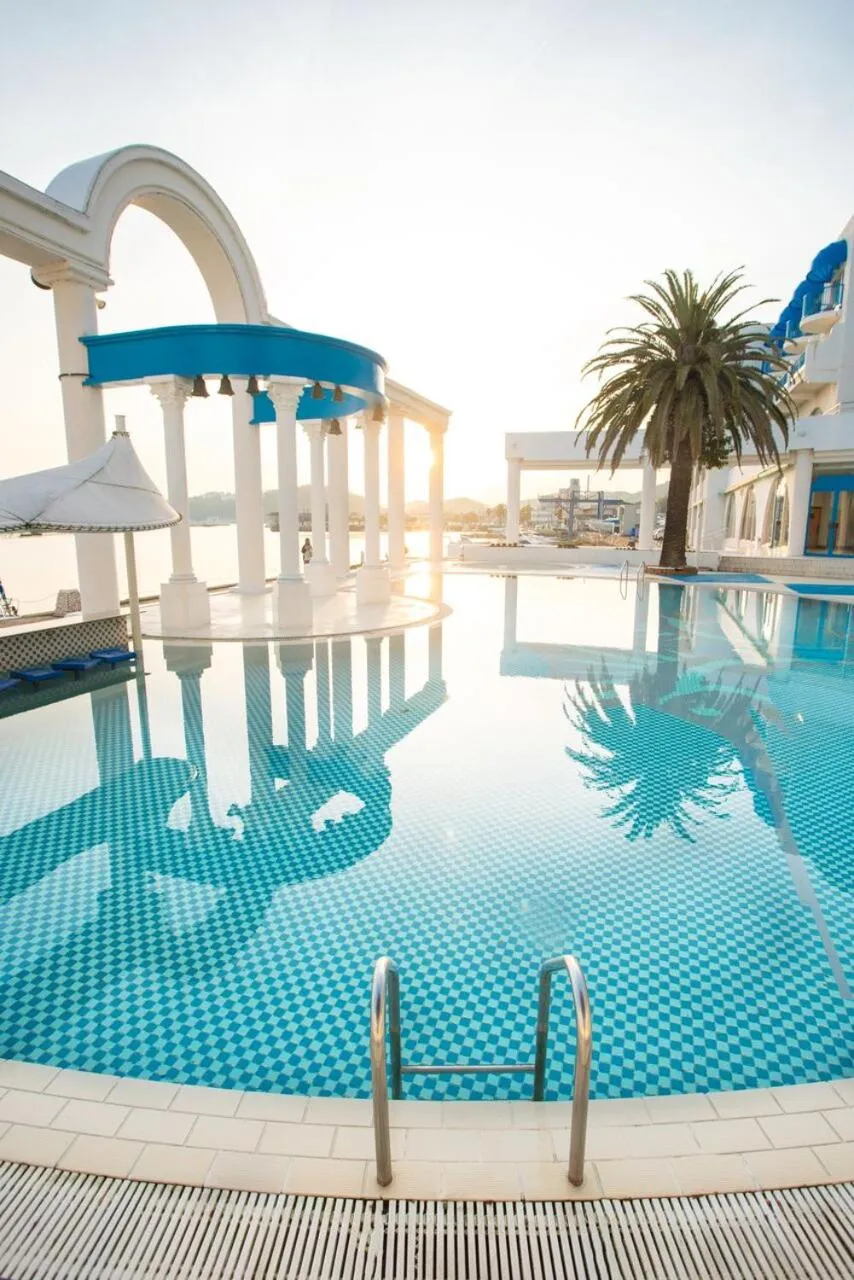 Swimming pool in Hotel Limani