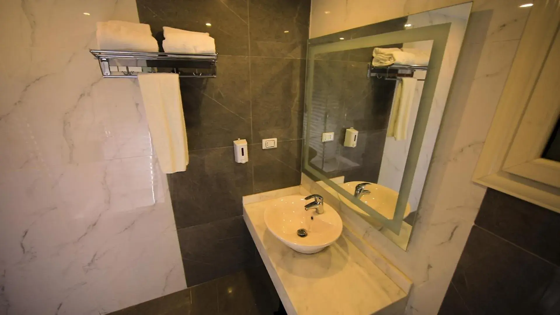 Deluxe Queen Suite in Villa 14 Suites Deluxe Queen Suite in Villa 14 Suites