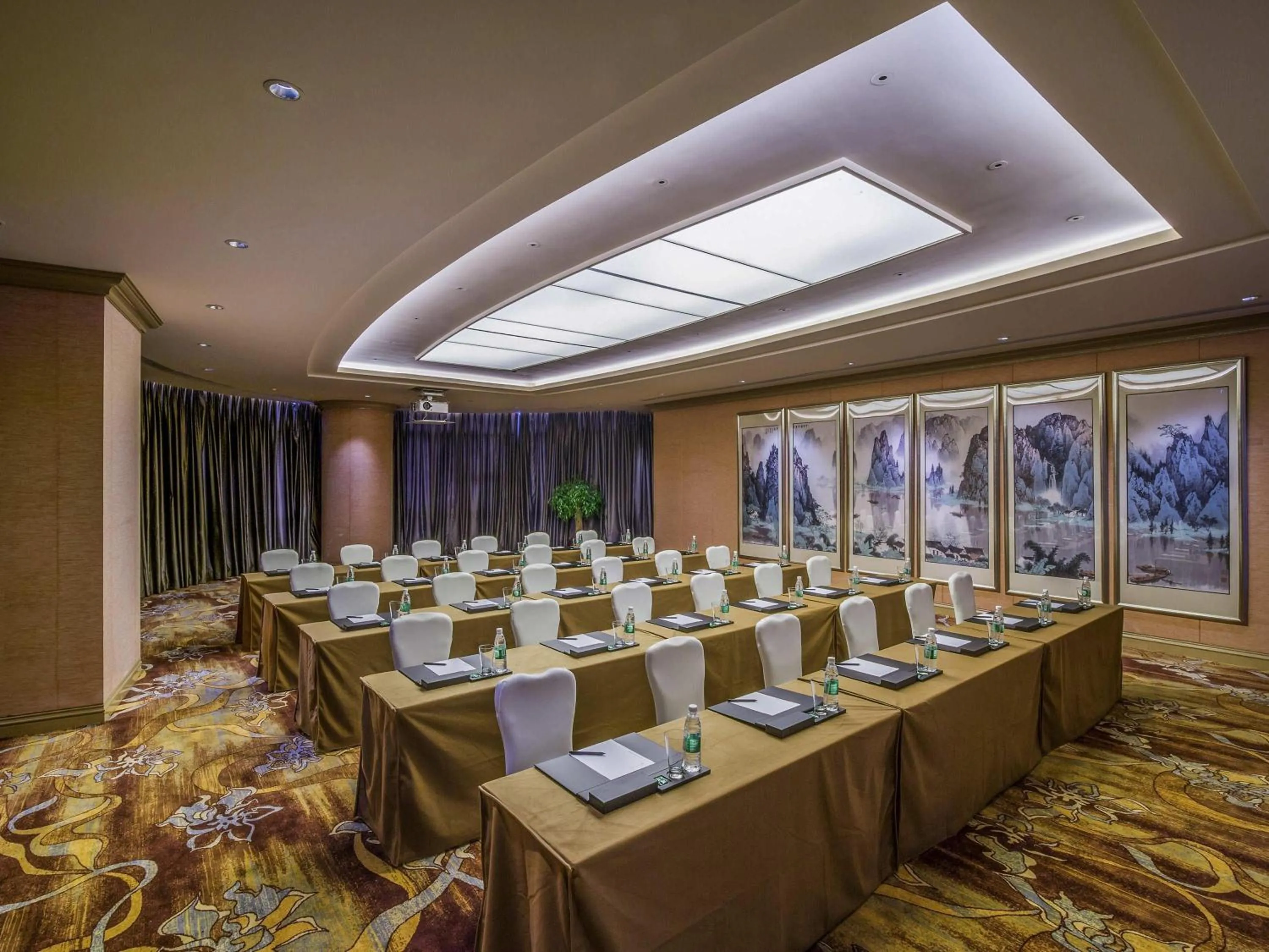 Meeting/conference room in Pullman Linyi Lushang