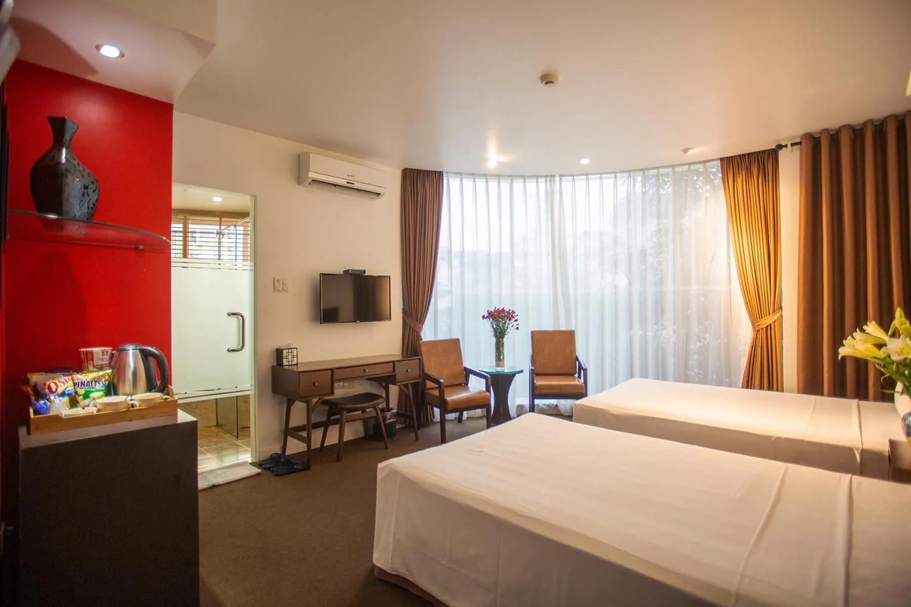 TV and multimedia, Bed in Dinh Hotel