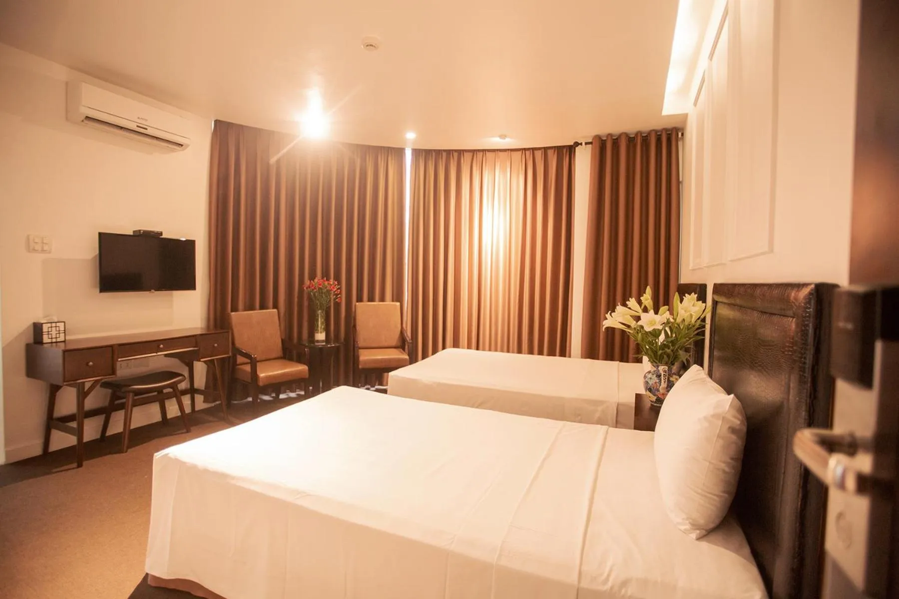 Toilet, Bed in Dinh Hotel